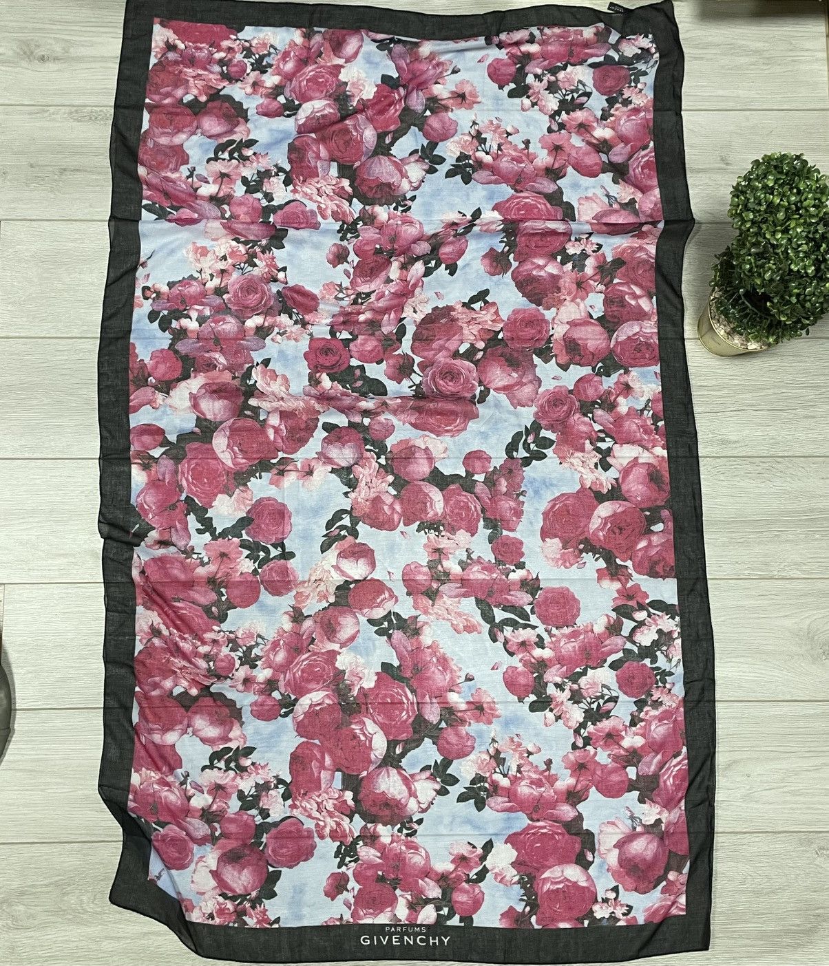 Givenchy Givenchy all over print floral flowers rare big scarf Size ONE SIZE - 3 Thumbnail