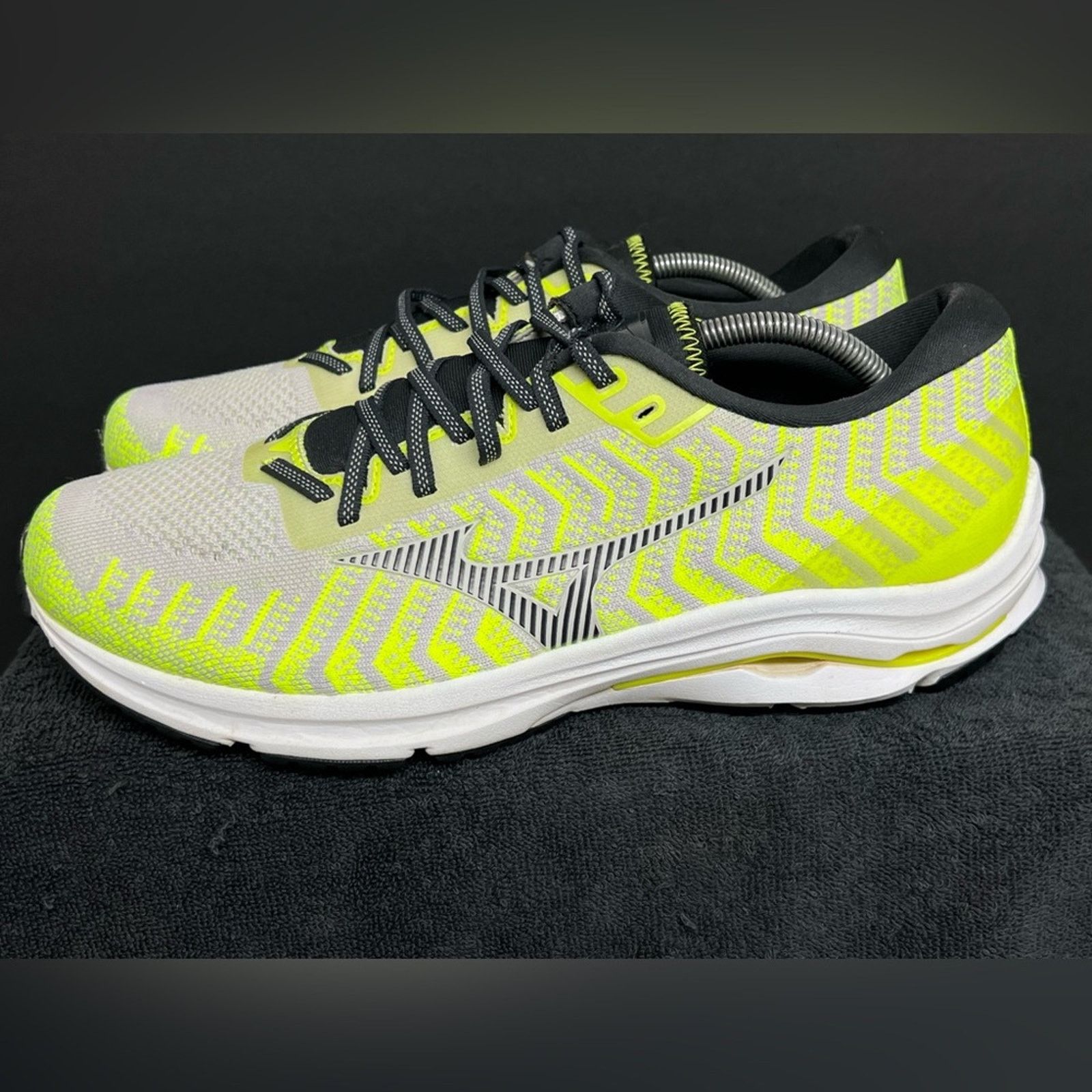 Mizuno Mizuno Wave Rider 24 Waveknit Men's Shoes Volt SZ 12 CLEAN Size US 12 / EU 45 - 1 Thumbnail