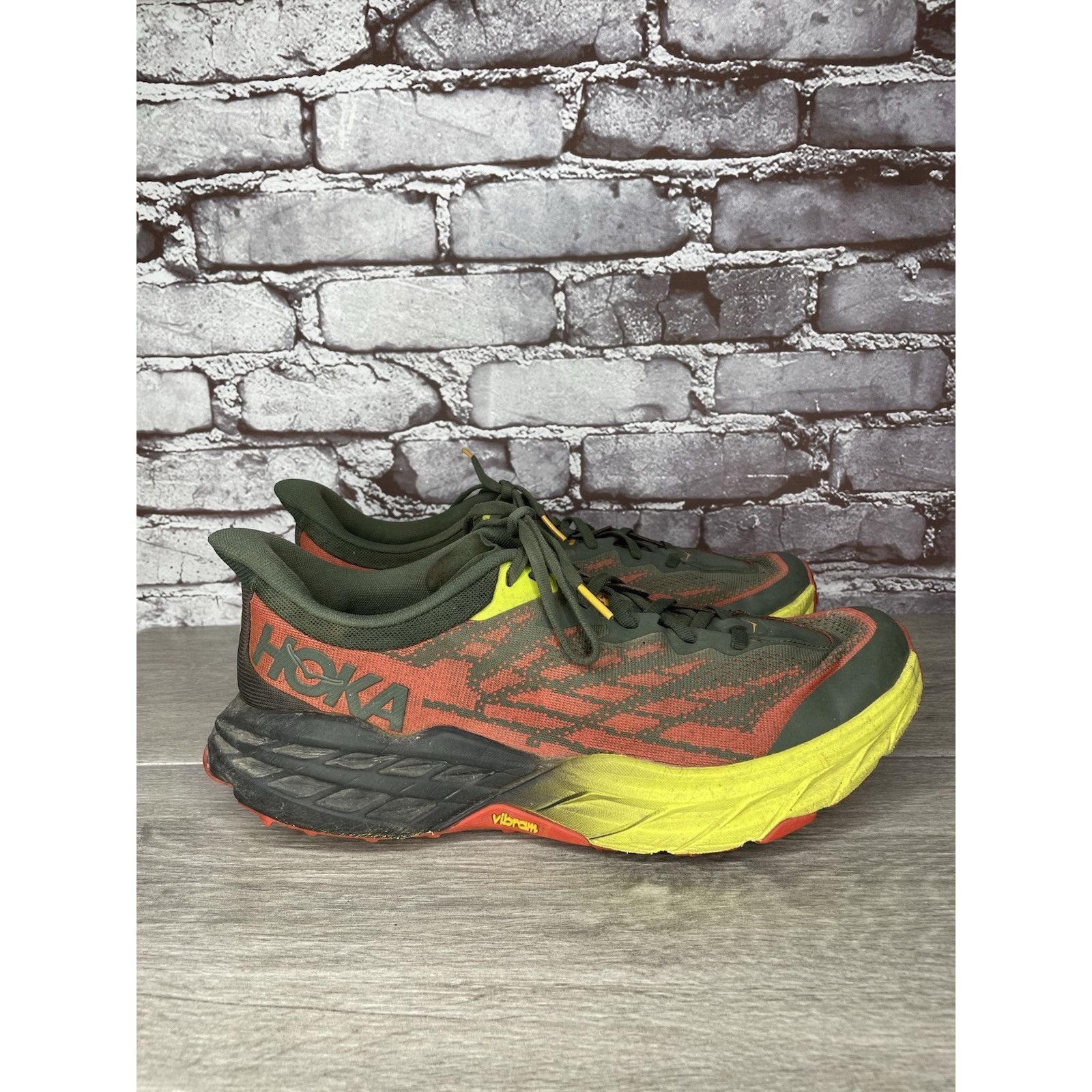 Hoka Hoka One Speedgoat 5 Thyme Fiesta Gray Fabric Red Yellow Gym Size US 12 / EU 45 - 13 Thumbnail