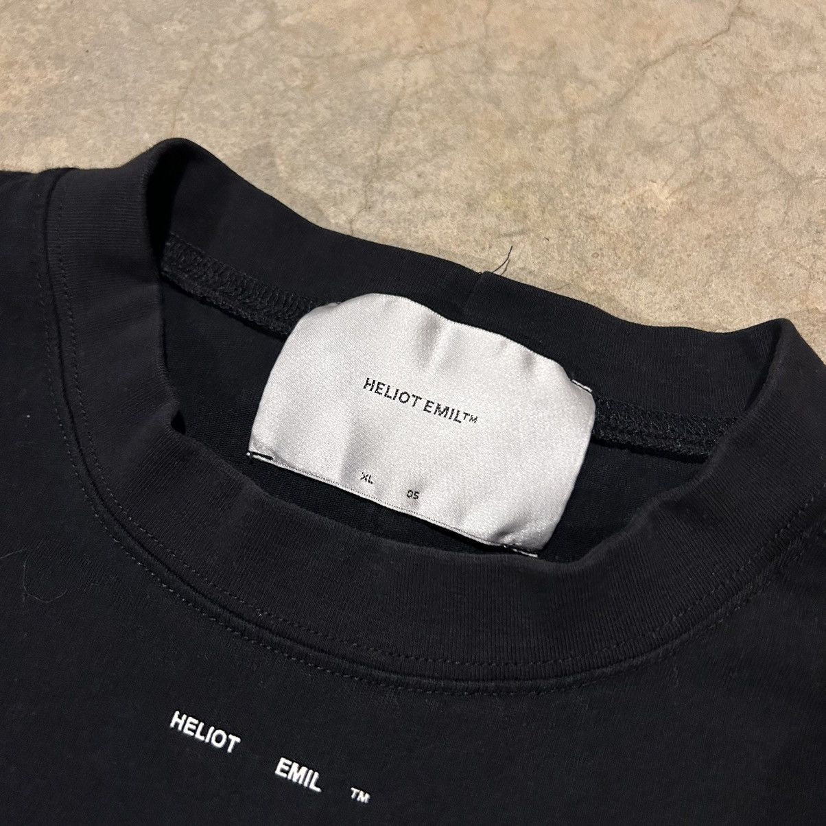 Designer × Heliot Emil Heliot Emil Center Logo Tee Size US XL / EU 56 / 4 - 4 Thumbnail
