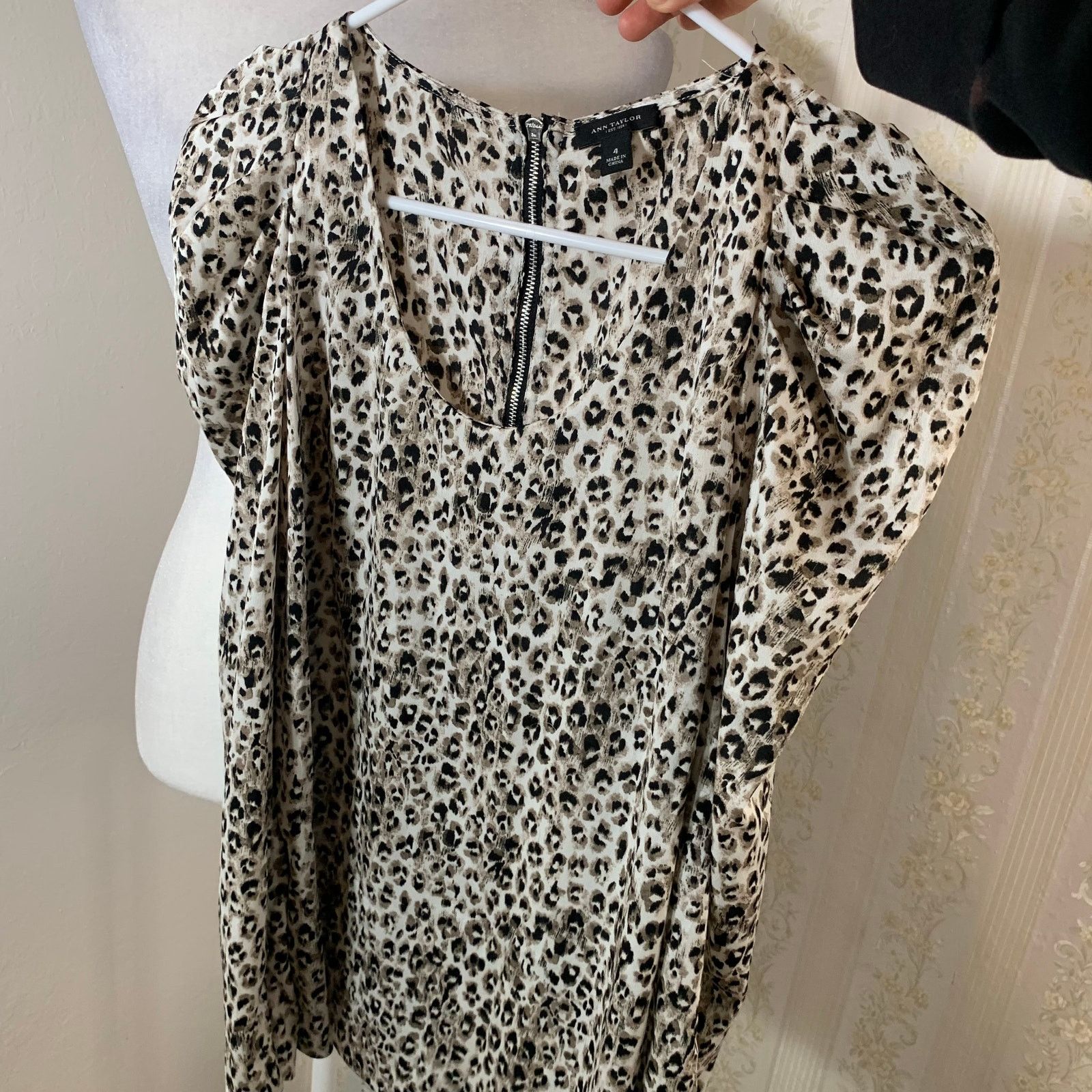Ann Taylor Ann Taylor women’s Leopard top size 4 Size S / US 4 / IT 40 - 4 Thumbnail