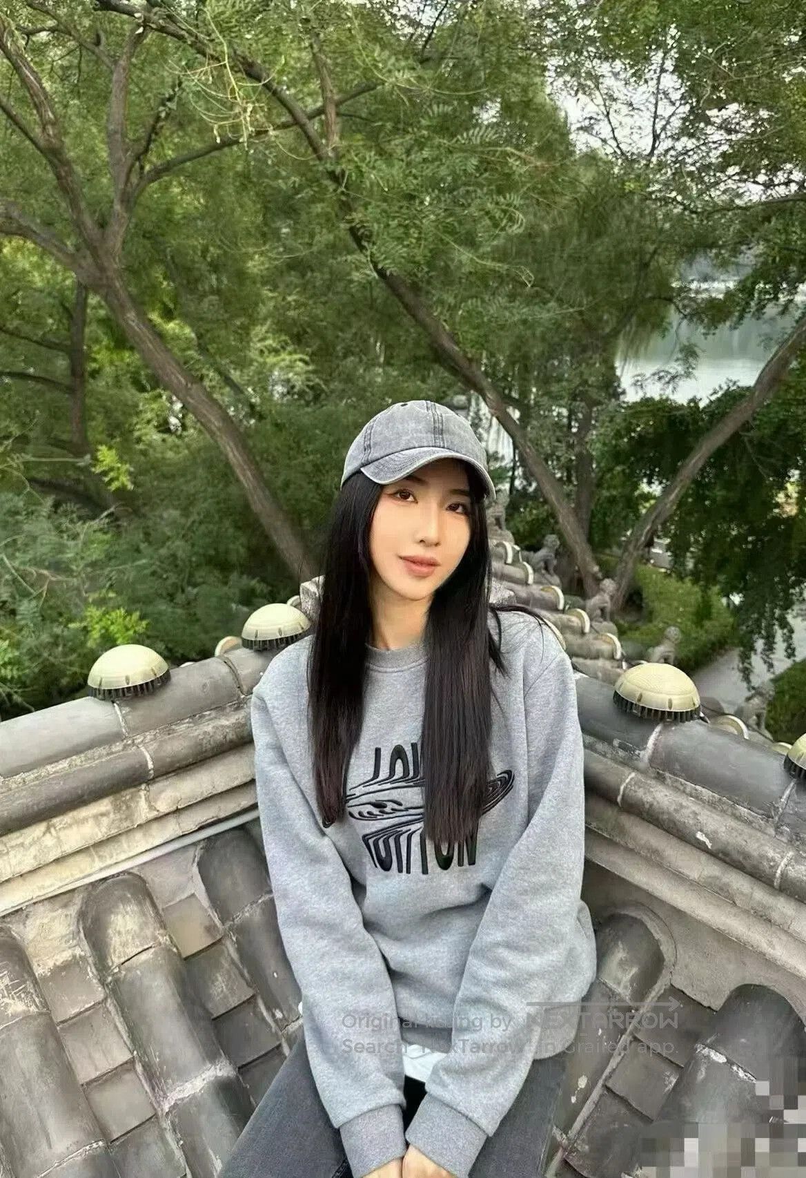 Louis Vuitton Louis Vuitton Embroidered Sweatshirt in XS. Size XS / US 0-2 / IT 36-38 - 8 Thumbnail