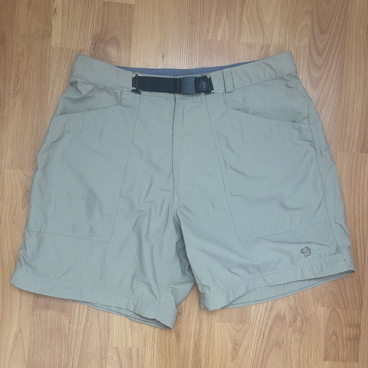 Mountain Hardwear Mountain Hardwear Outdoor Hiking Gorpcore Shorts Women’s 12 Size 34" / US 12 / IT 48 - 1 Thumbnail