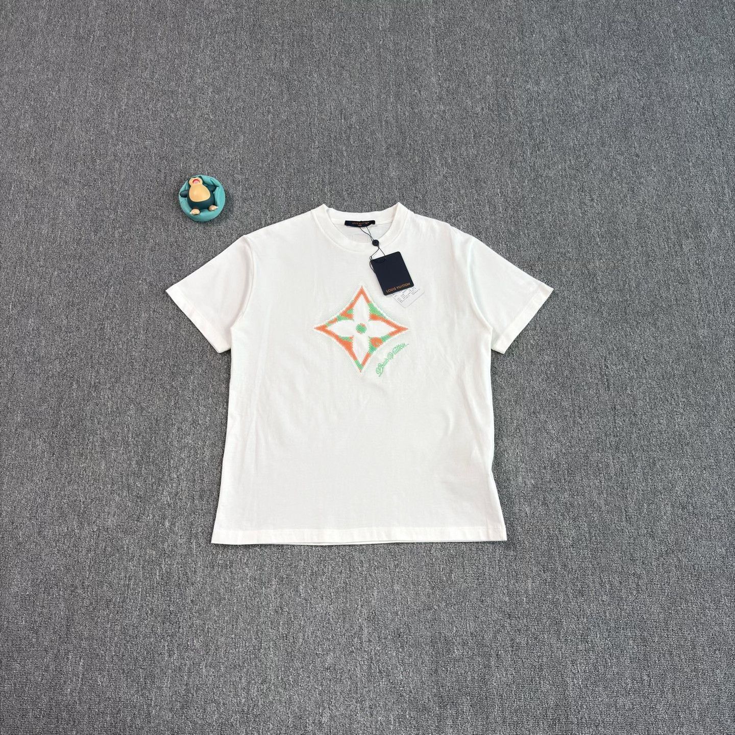 Louis Vuitton LV 25 Three-Flower Beaded White Tee Size S / US 4 / IT 40 - 1 Thumbnail