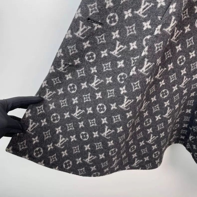 Louis Vuitton Louis Vuitton Wool lining with full print and aged flower Size XS / US 0-2 / IT 36-38 - 9 Thumbnail