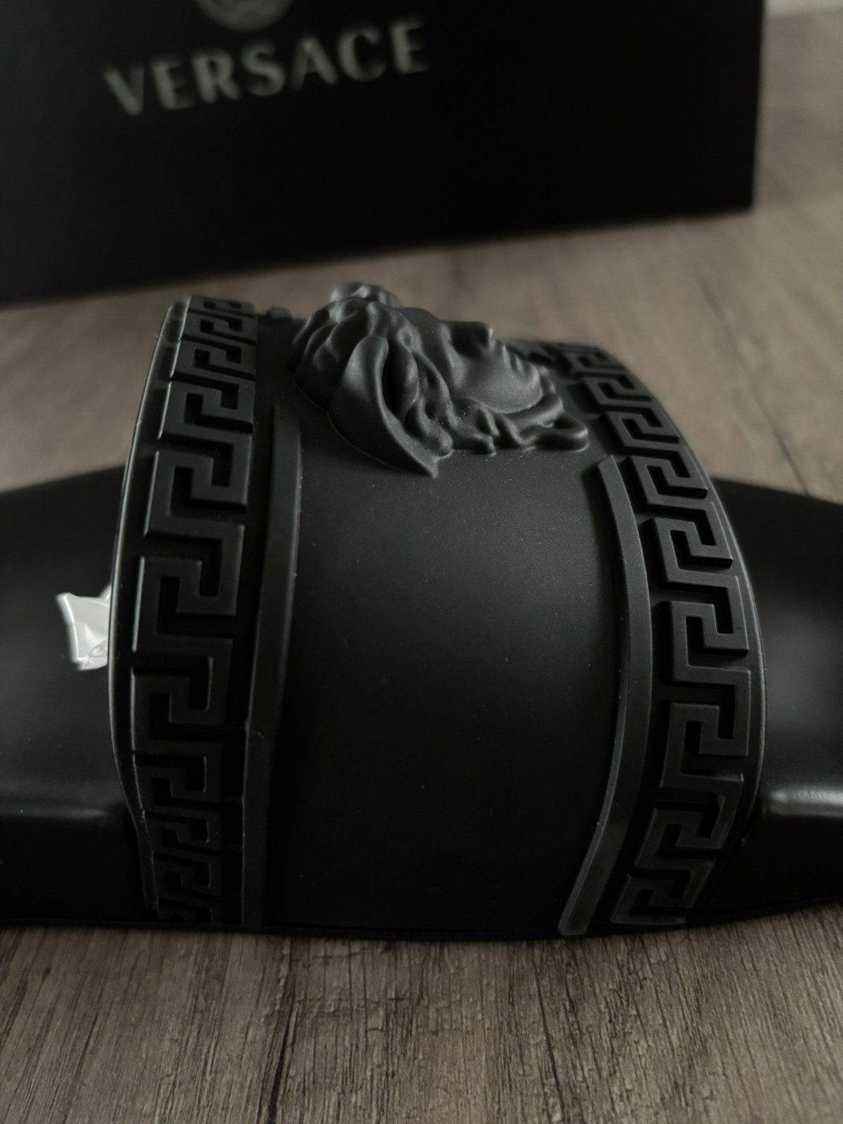 Versace Versace Palazzo Medusa Pool Slides Black Size 44 Authentic Size US 10 / EU 43 - 10 Thumbnail