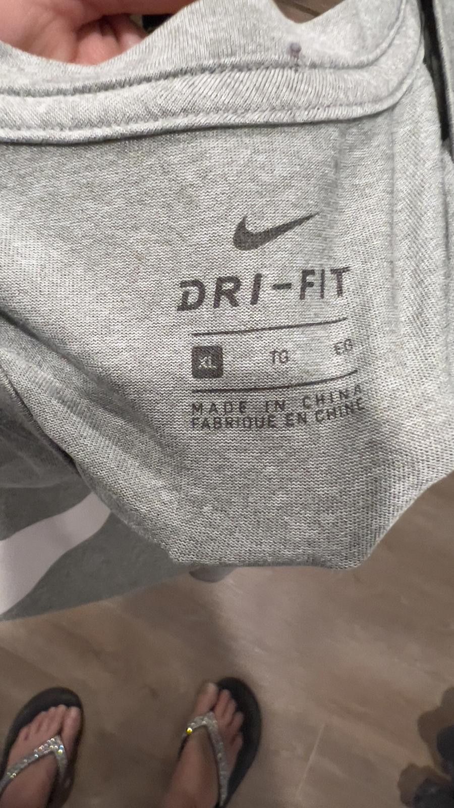 Nike Boys Nike Dri-FIT Gray Athletic T-Shirt - Size XL Size US XL / EU 56 / 4 - 3 Thumbnail