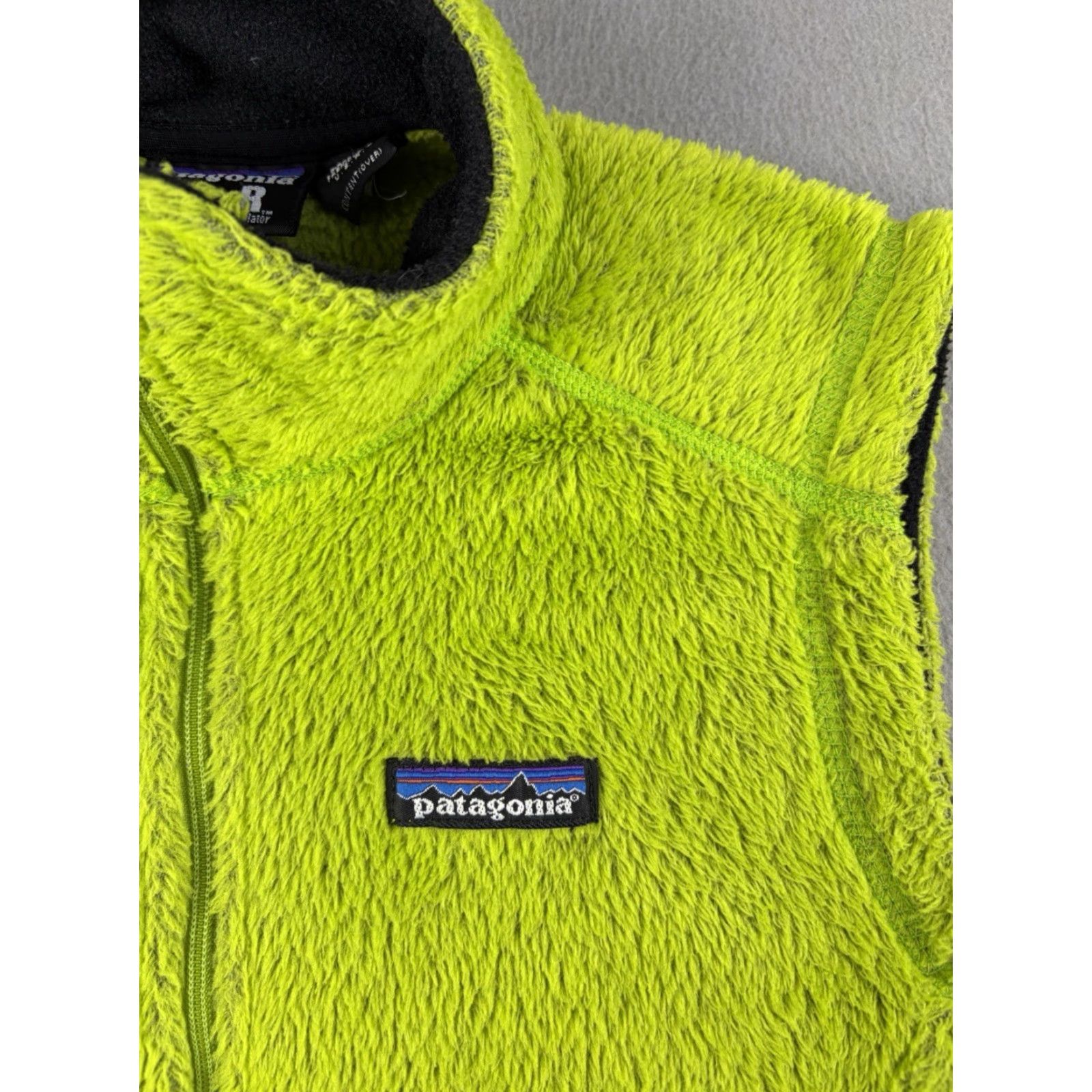 Patagonia VINTAGE Patagonia Regulator Fleece Vest Women’s Medium Green Full Zip USA Vest Women’s Medium Green Full Zip USA Size M / US 6-8 / IT 42-44 - 3 Thumbnail