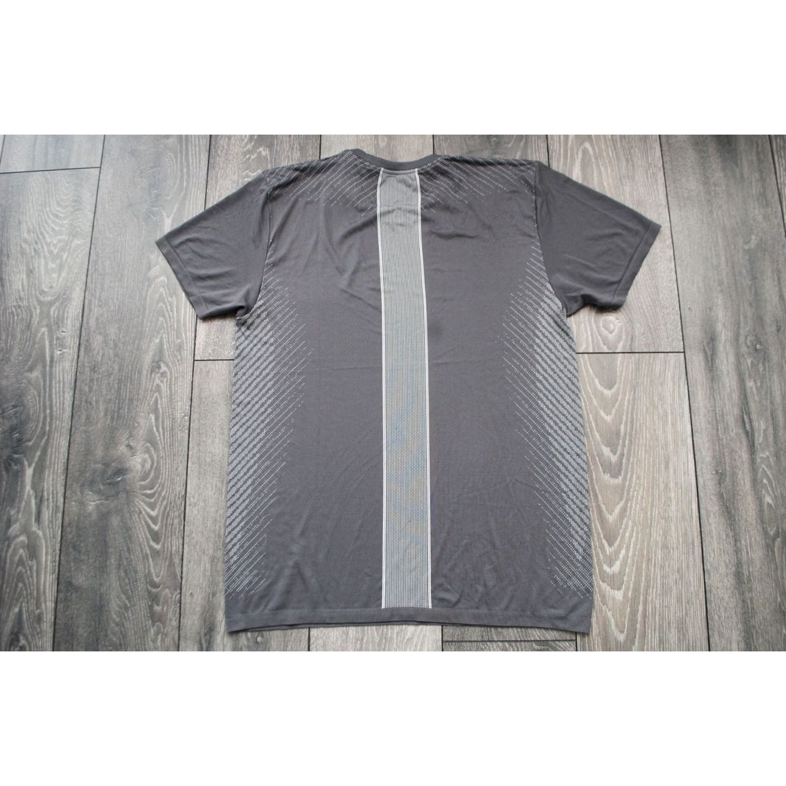 Nike NIKE DRI-FIT SEAMLESS SS TOP MEN'S GRAY TRAINING DM5509-068 LARGE TOP Size US L / EU 52-54 / 3 - 6 Thumbnail
