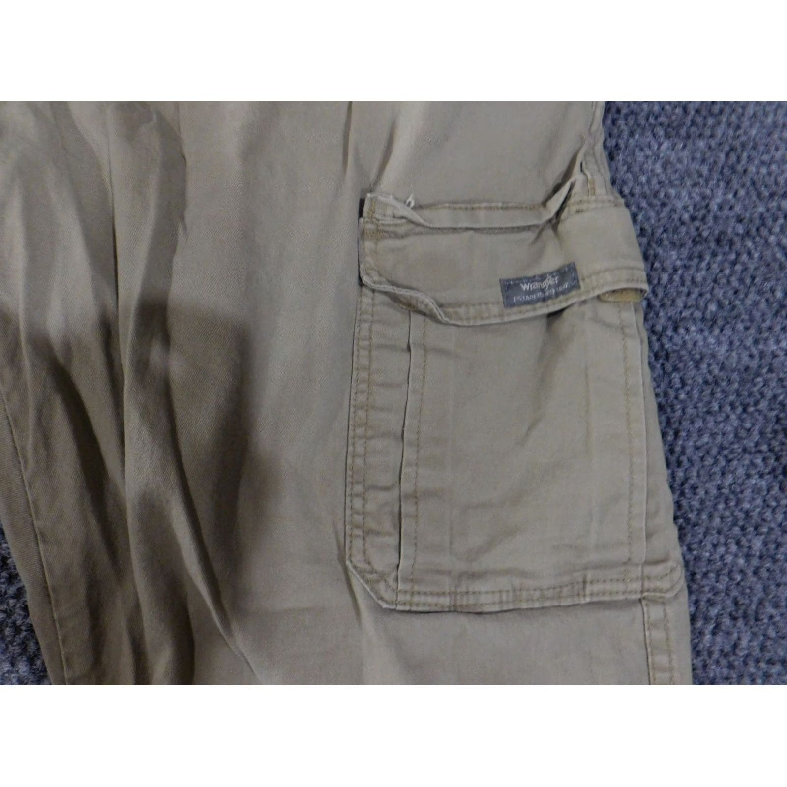 Wrangler Wrangler Cargo Pants Mens 40x30 Khaki Relaxed Fit Utility Work Outdoor Pants Cargo Pocket Navy? Size US 40 / EU 56 - 4 Thumbnail