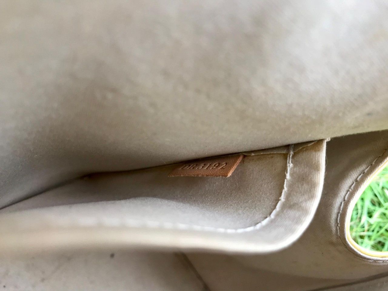 Louis Vuitton Authentic Louis Vuitton Monogram Vernis Leather Brea MM Bag Size ONE SIZE - 8 Thumbnail