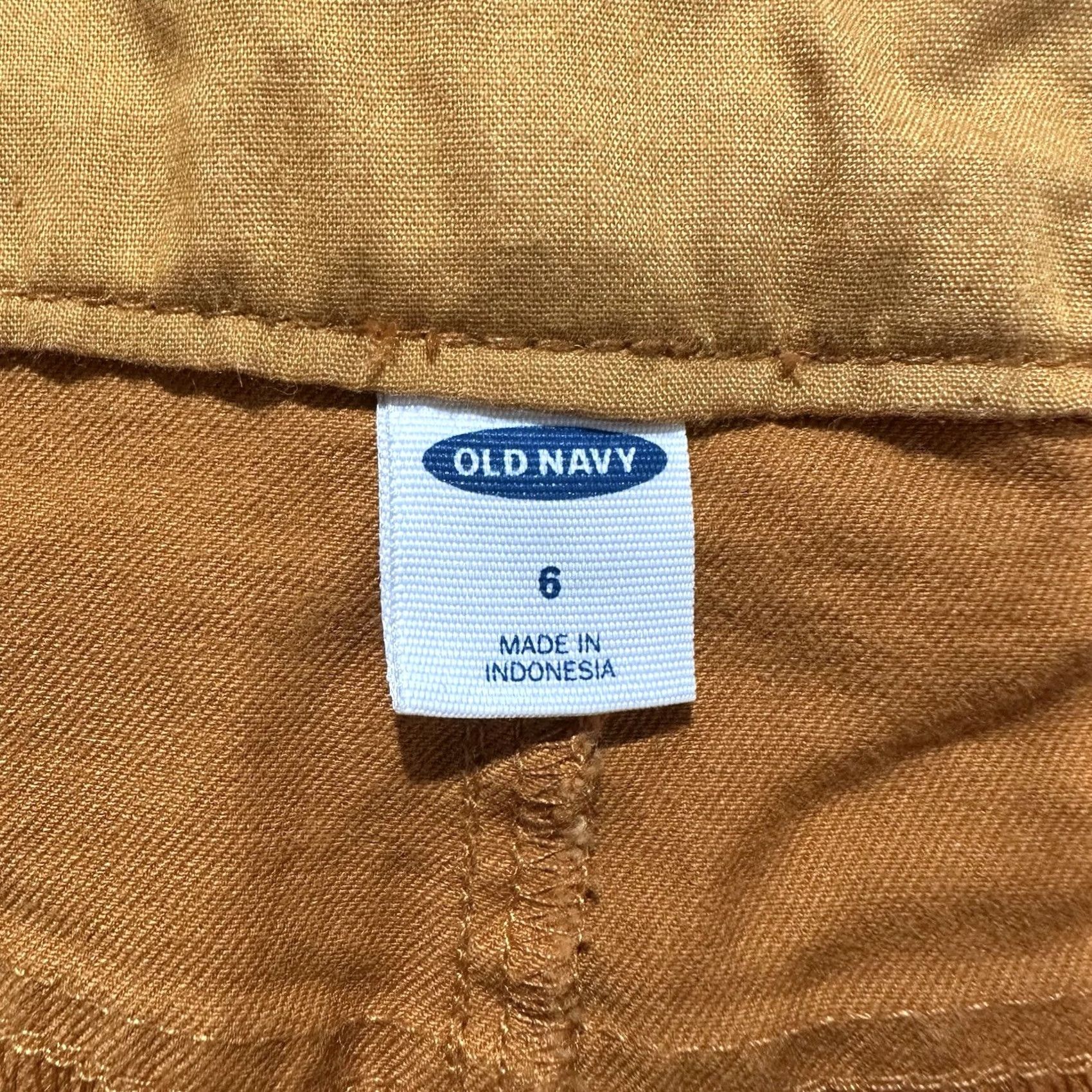 Old Navy Old Navy Shorts Womens 6 Mustard Yellow High Rise Chino Button Fly EUC 413220 Size 28" / US 6 / IT 42 - 4 Thumbnail