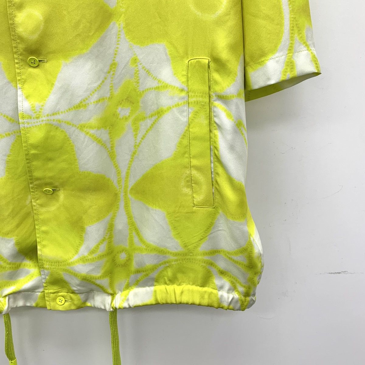 Louis Vuitton Louis Vuitton Logo Printed Silk Short Sleeve Shirt K26WX Size XL / US 12-14 / IT 48-50 - 4 Thumbnail