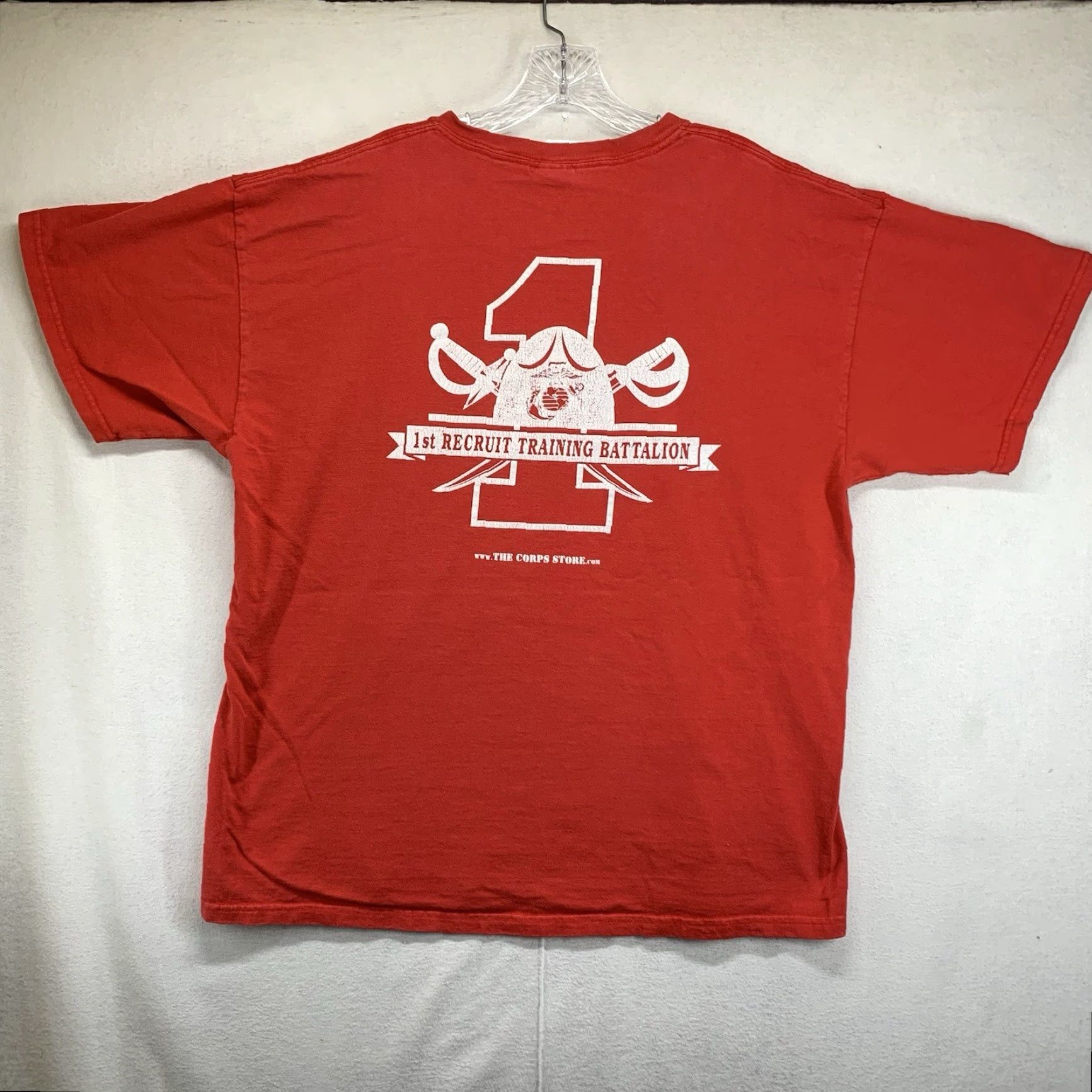 Gildan VINTAGE Gildan USMC T-Shirt Mens Size XL Cotton Red Graphic Marine US 1st Recruit Battalion Size US XL / EU 56 / 4 - 3 Thumbnail