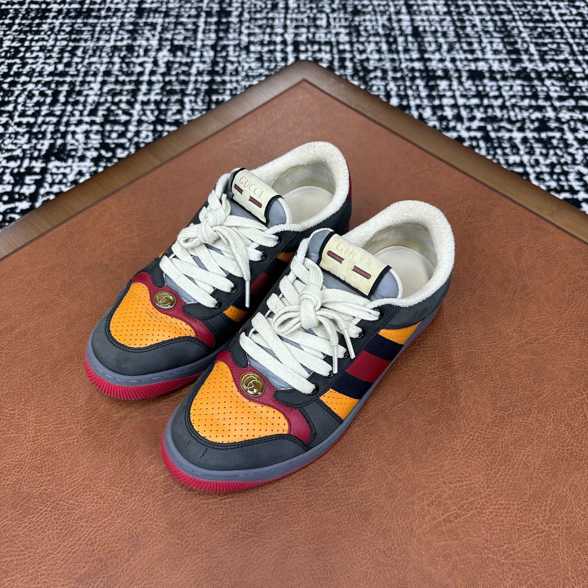 Gucci Gucci Yellow Lowtop Sneakers 6 Men Size US 6 / EU 39 - 1 Thumbnail