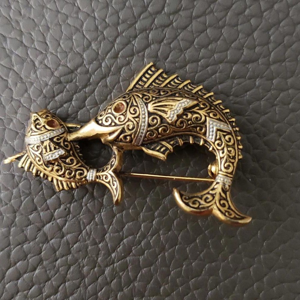 Designer Vintage Damascene Brooch Swordfish spearing Small Fish Size ONE SIZE - 1 Thumbnail