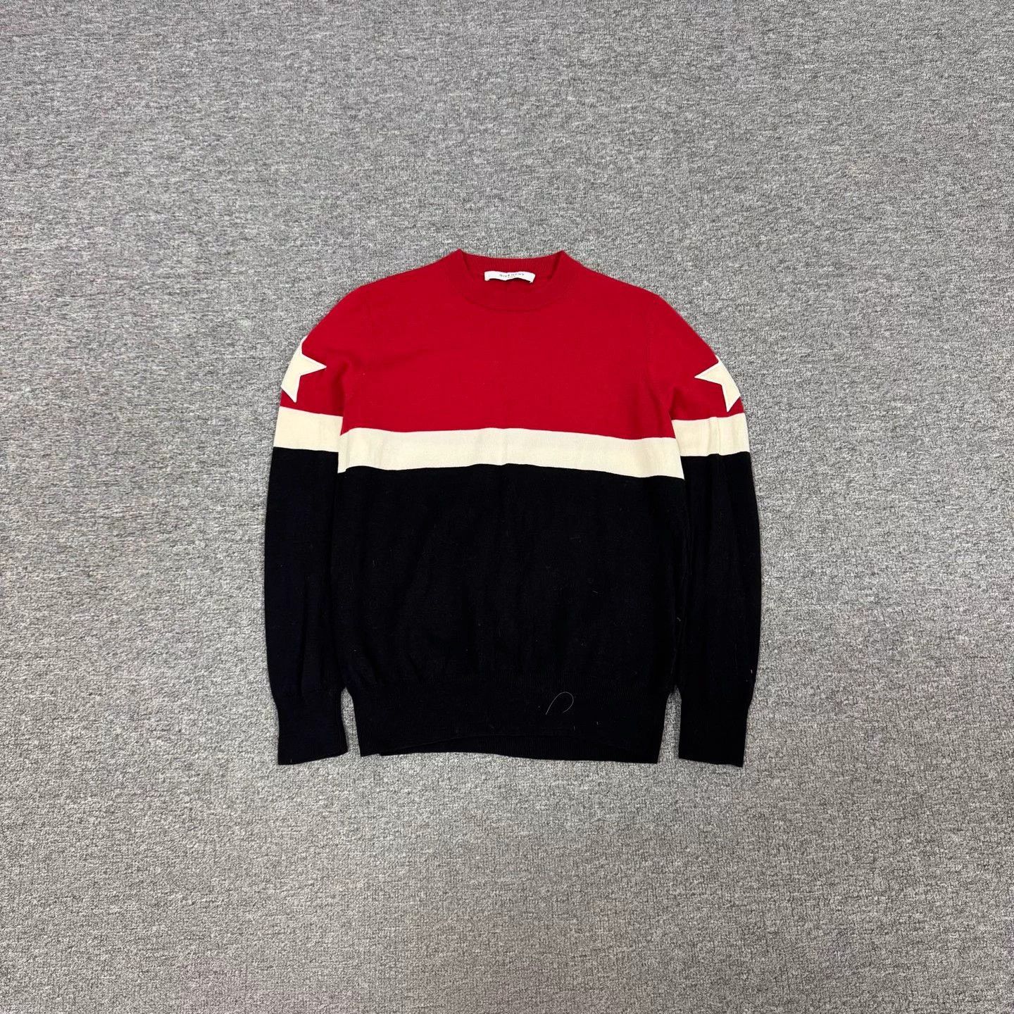 Givenchy Givenchy colorblocked wool sweater M 99 new Size US M / EU 48-50 / 2 - 1 Thumbnail