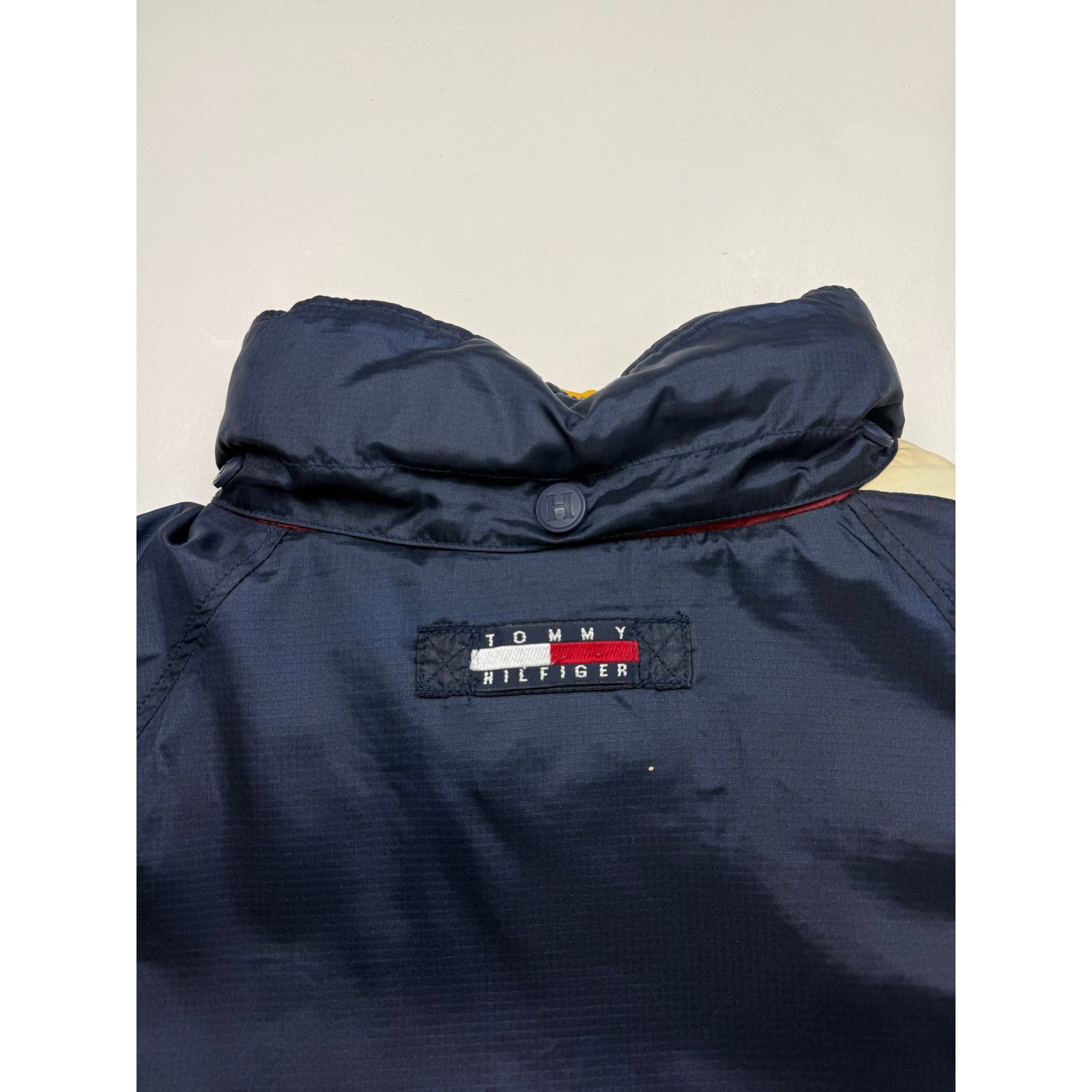 Vintage Vintage 90s Tommy Hilfiger Embroidered Flag Down Size L Size US L / EU 52-54 / 3 - 10 Thumbnail
