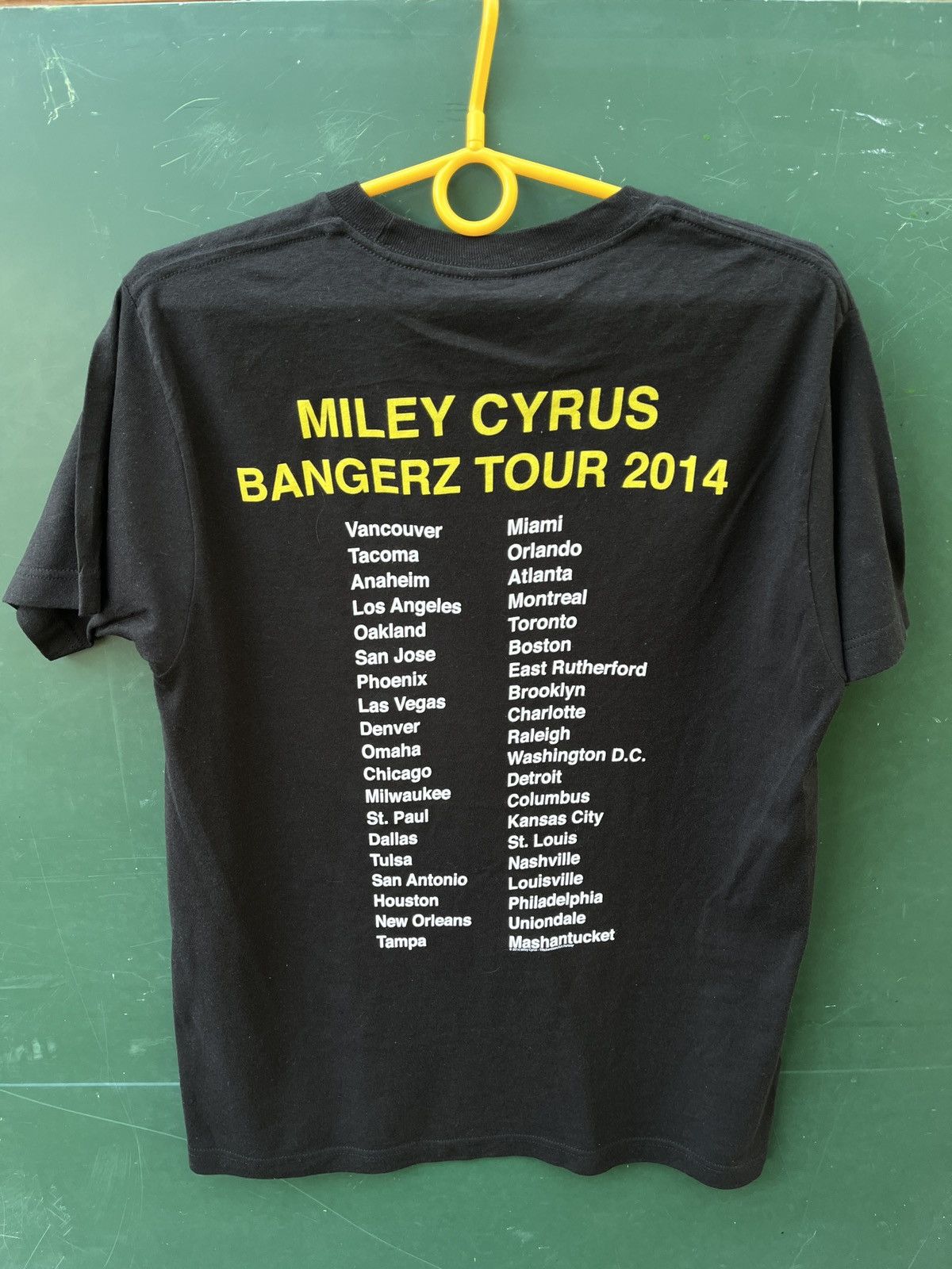 Band Tees Miley Cyrus Bangerz Tour 2014 Tee Licensed Size US M / EU 48-50 / 2 - 2 Thumbnail
