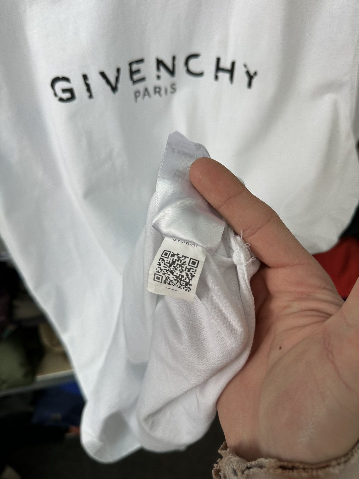 Givenchy Givenchy Paris T-Shirt Centre Logo White Luxury Tee Size L Size US L / EU 52-54 / 3 - 8 Thumbnail