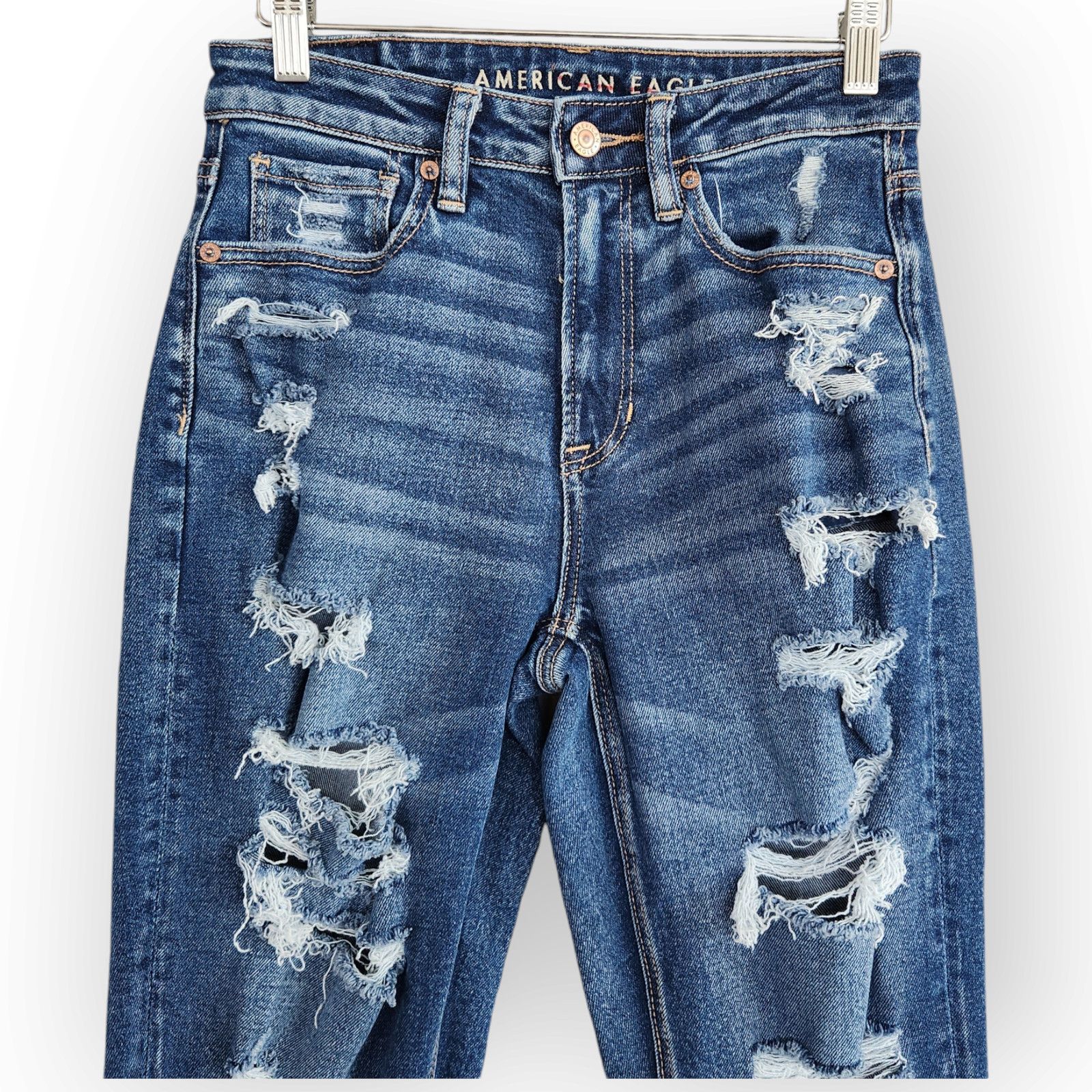 American Eagle Outfitters American Eagle High Waisted Ripped Mom Jeans 2 Size 26" / US 2 / IT 38 - 2 Thumbnail
