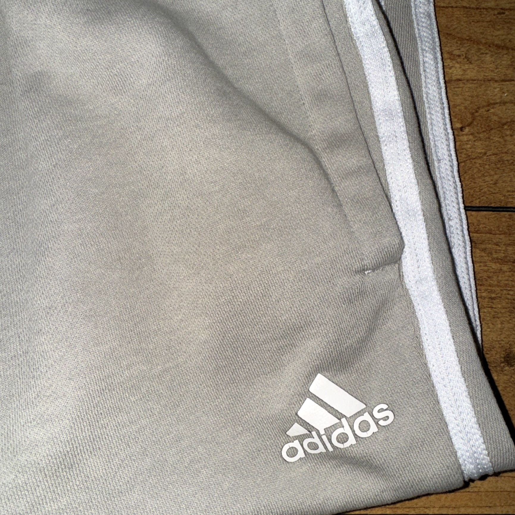 Adidas VINTAGE Adidas Essentials 3-Stripes Sweatpants Gray Joggers Small 30x28 Streetwear Size US 29 - 3 Thumbnail