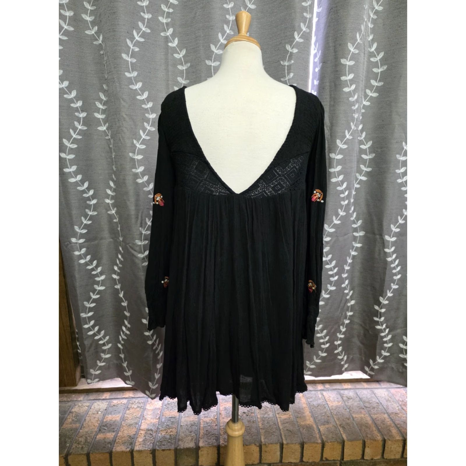 Free People Free People Mini Dress Black Embroidered Boho Peasant Womens Size S Long Balloon Sleeve Scoop Neck Size S / US 4 / IT 40 - 3 Thumbnail
