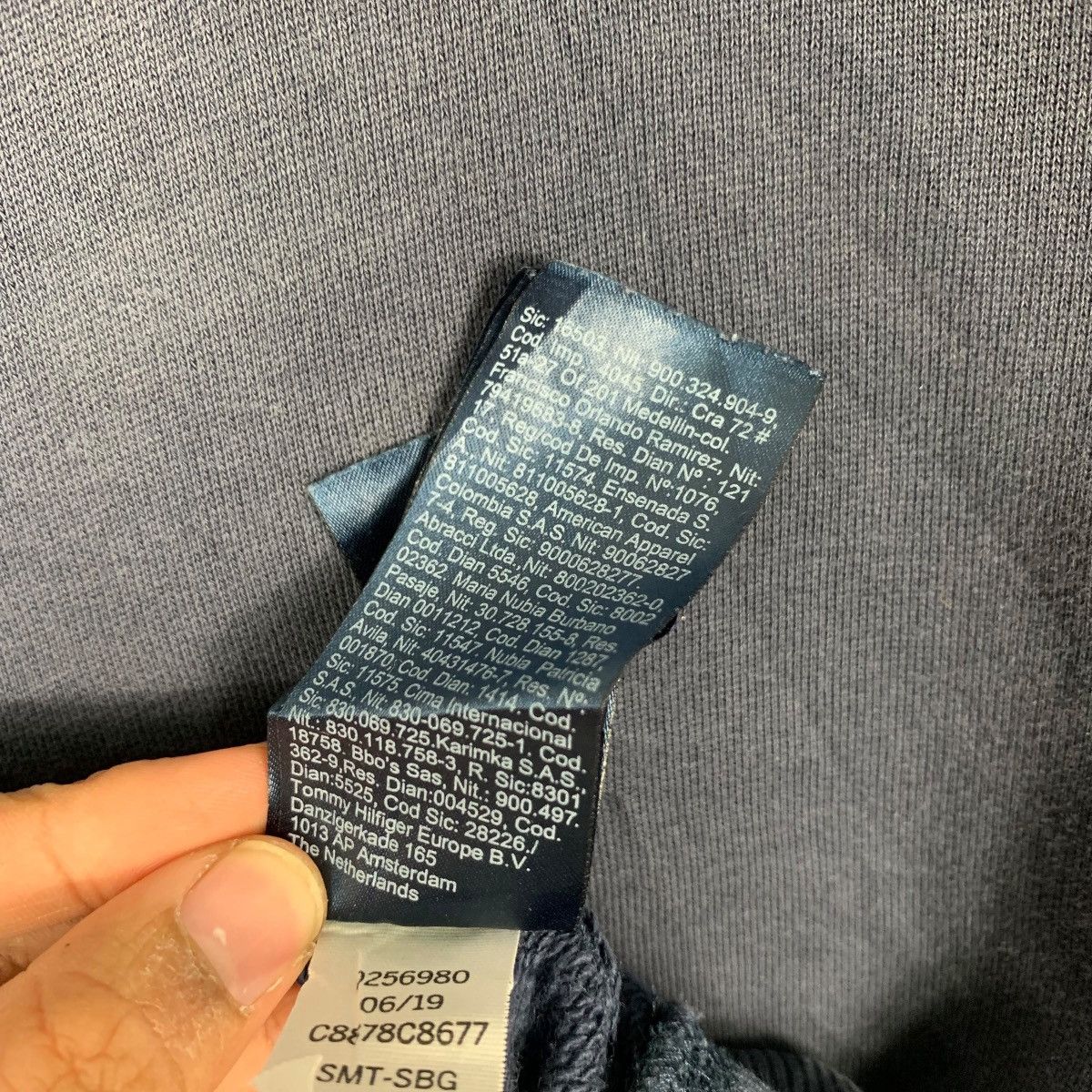 Tommy Hilfiger TOMMY HILFIGER Small Logo Crewneck Sweatshirt #2402-C108 Size US L / EU 52-54 / 3 - 19 Thumbnail