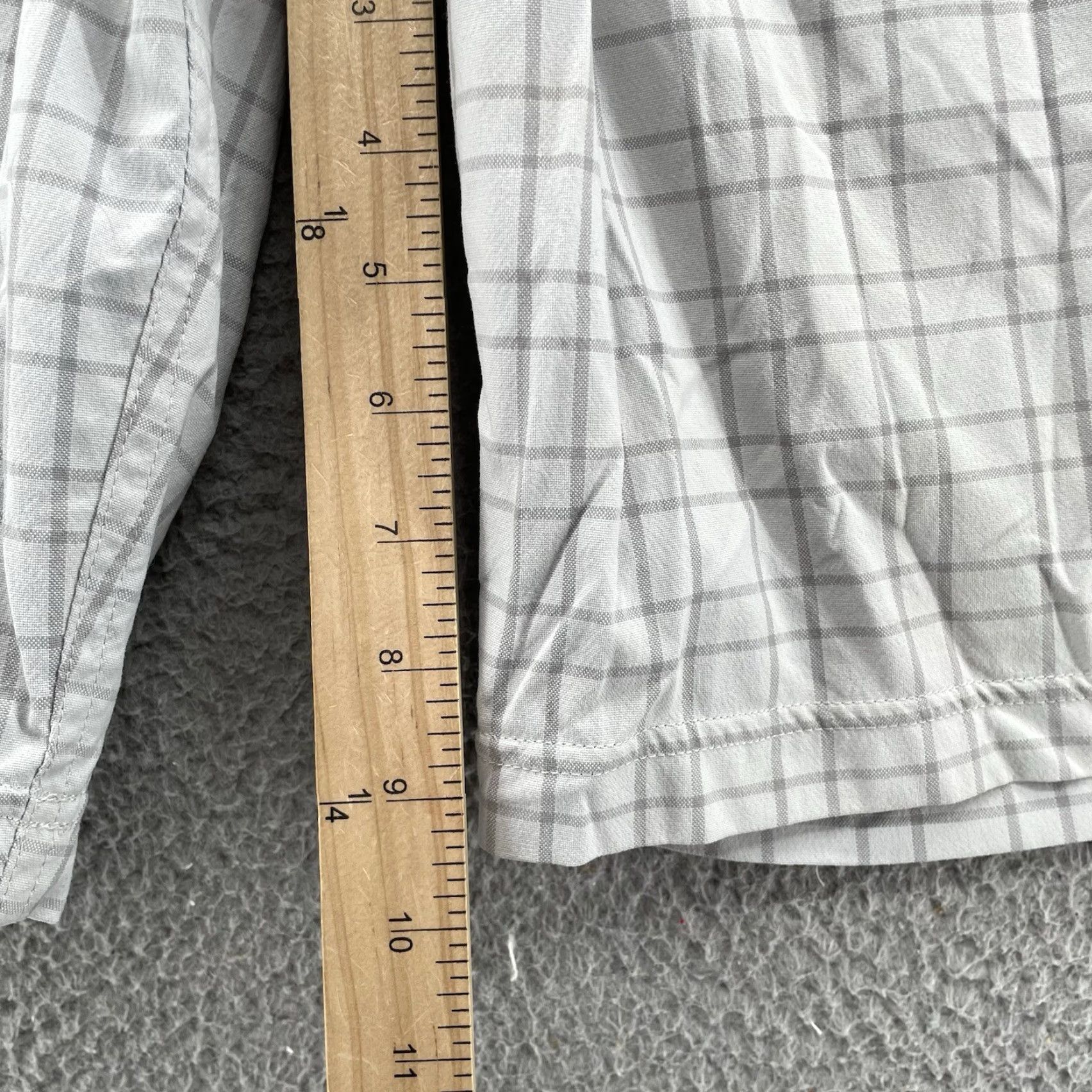 Lululemon **Lululemon Men's White Plaid Stretch Shorts 32x9** User: Lululemon Men's White Plaid Stretch Shorts 32x9 Size US 32 / EU 48 - 3 Thumbnail