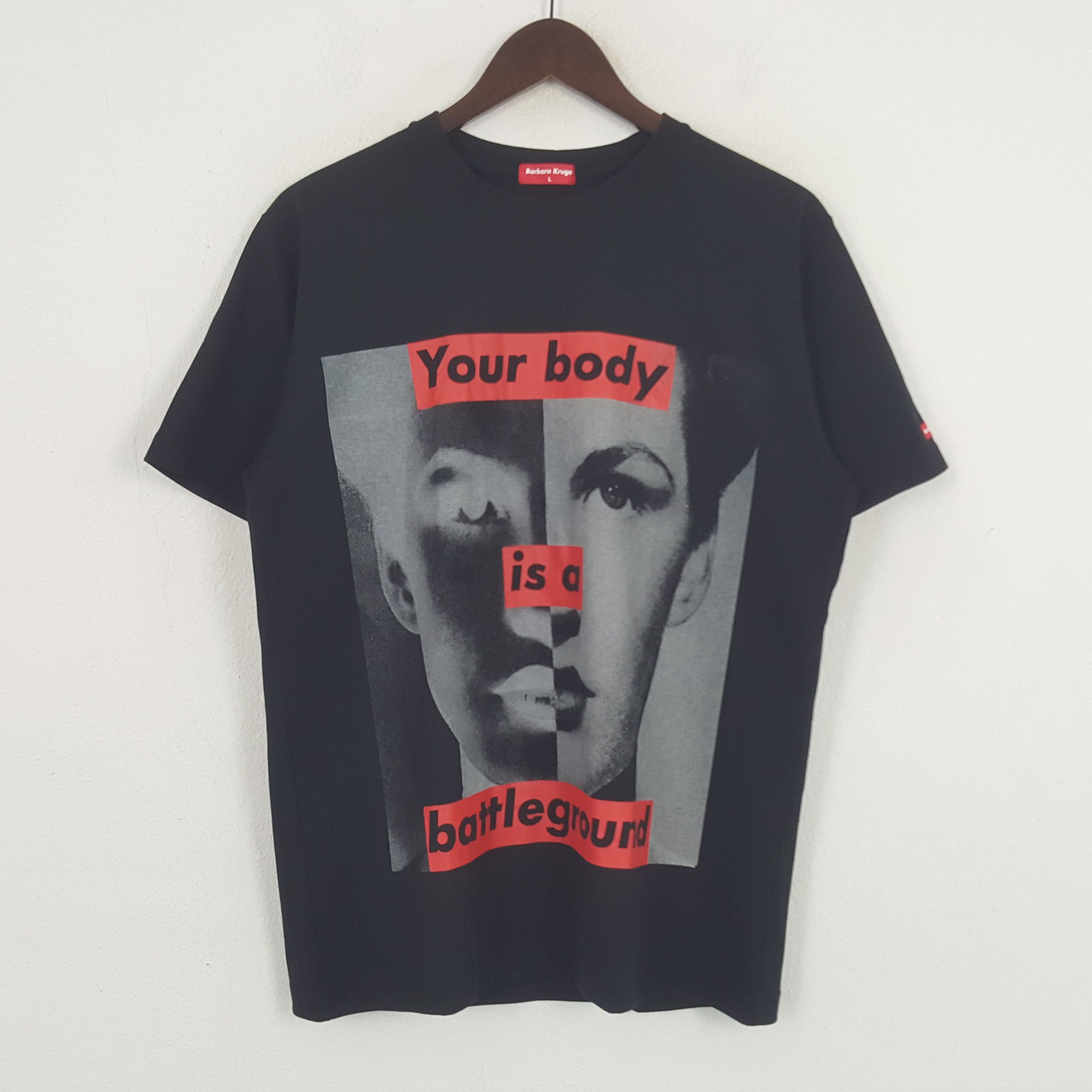 Barbara Kruger × Vintage Vintage Barbara Kruger Streetwear Tshirt Size US L / EU 52-54 / 3 - 1 Thumbnail