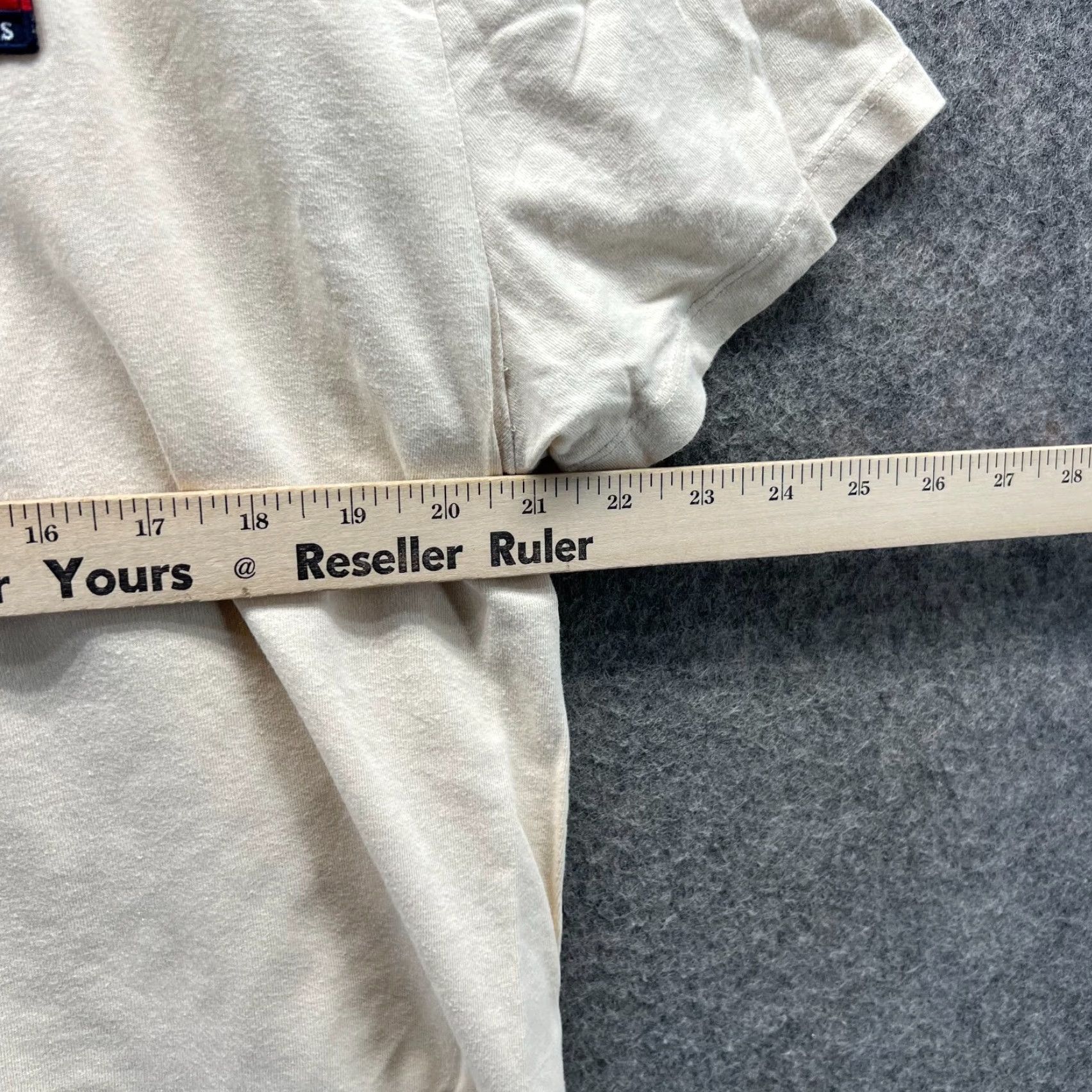Tommy Hilfiger VINTAGE Tommy Hilfiger Shirt Womens Large Beige Crewneck Tee Cropped Flag Logo Size L / US 10 / IT 46 - 4 Thumbnail
