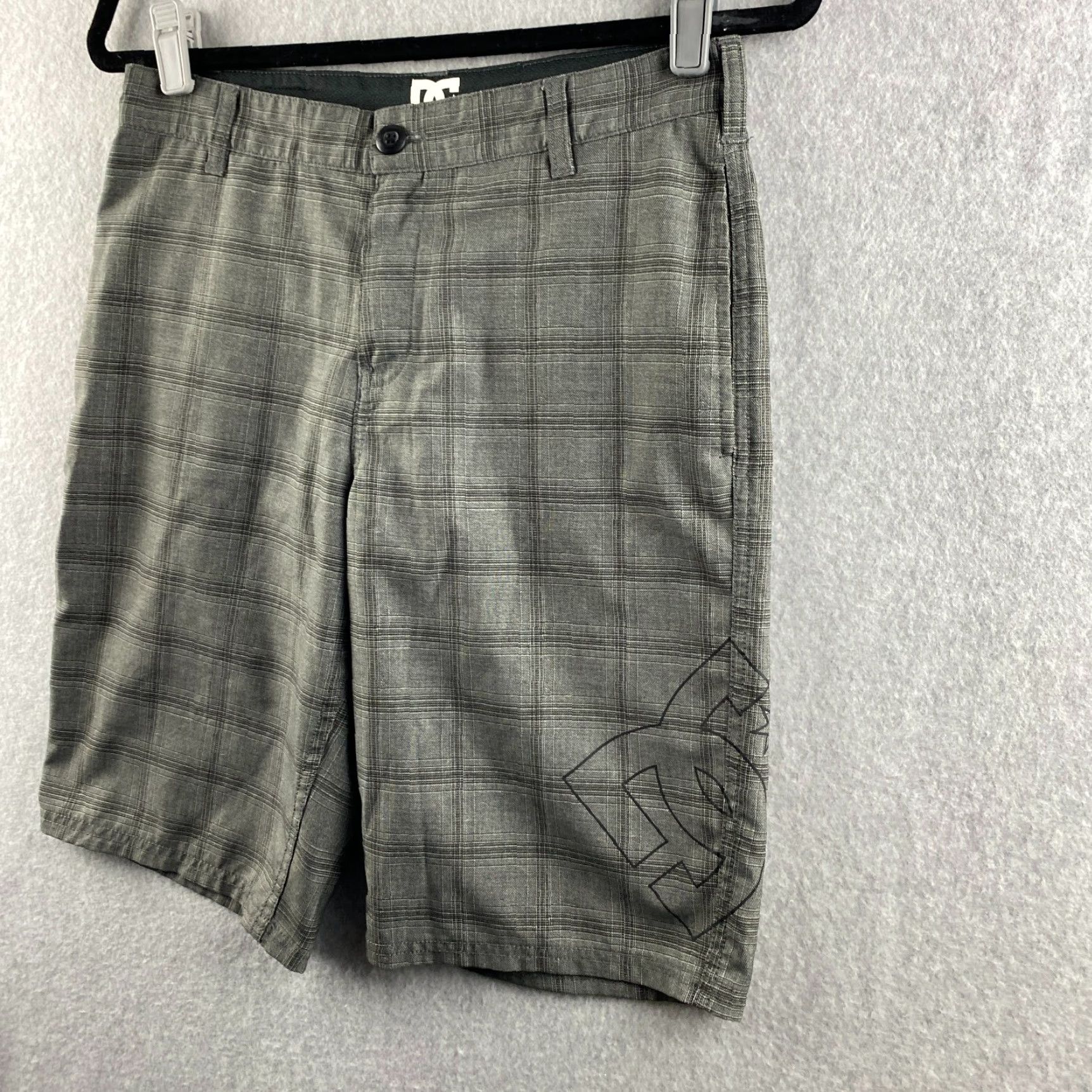 Vintage DC Shorts Mens 28 Gray Plaid Chino Embroidered Logo Zip Pockets Casual Comfort Size US 28 / EU 44 - 4 Thumbnail