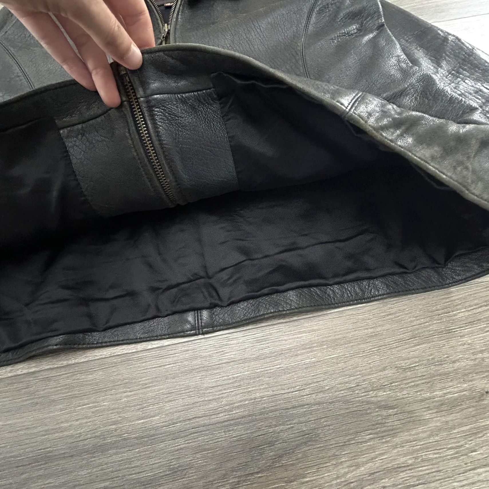 The Territory Ahead Vintage The Territory Ahead Leather Jacket Unisex Adults XL Black Bomber with Zip Front Pockets Lined Mid-Length Size US XL / EU 56 / 4 - 4 Thumbnail