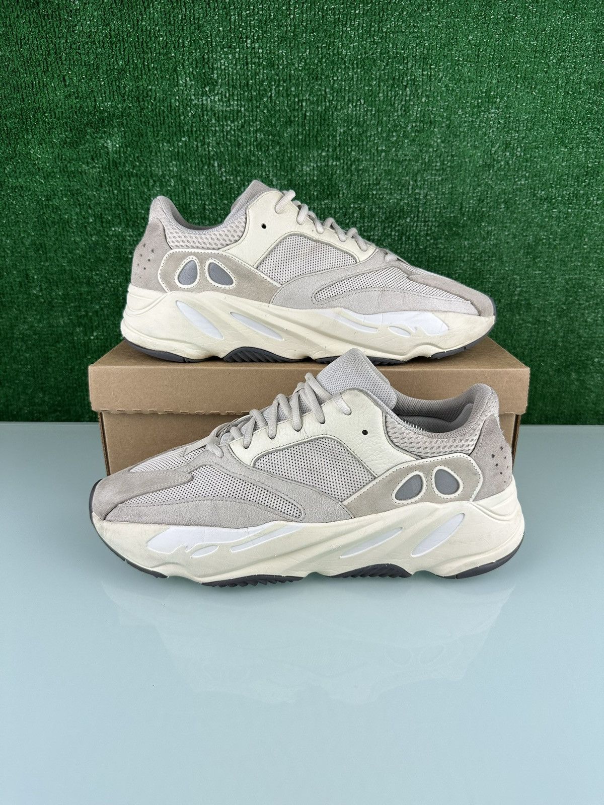 Yeezy adidas Yeezy Boost 700 Low Analog size 13 Size US 13 / EU 46 - 2 Thumbnail