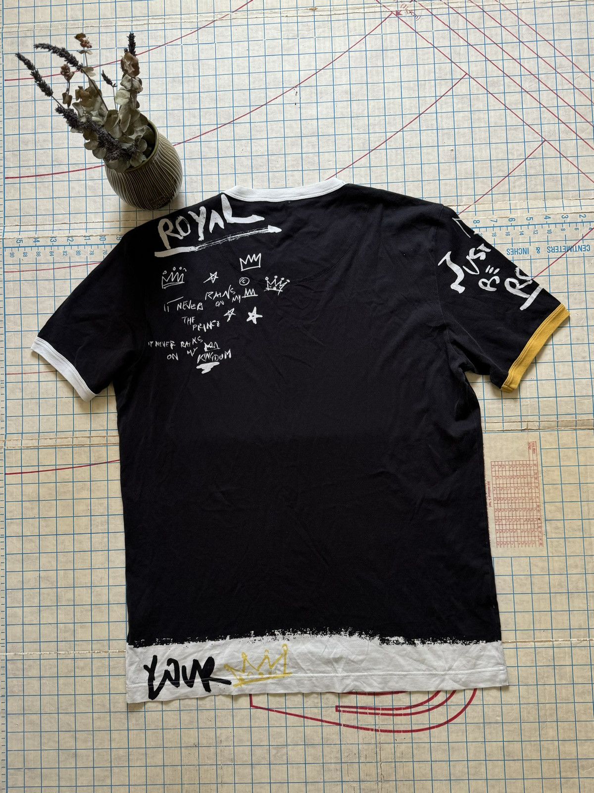 Dolce & Gabbana Dolce & Gabbana Royal Scribble Basquiat Style Tee Art Crown Size US L / EU 52-54 / 3 - 7 Thumbnail