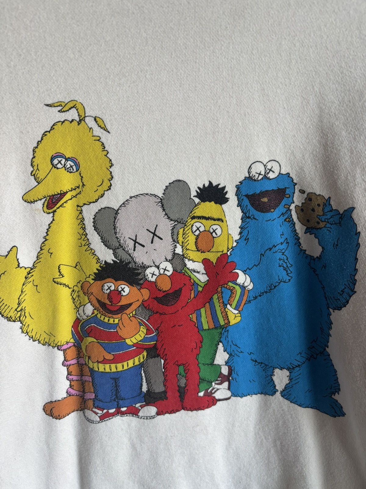 Kaws × Uniqlo Sesame Street crewneck Size US L / EU 52-54 / 3 - 2 Thumbnail