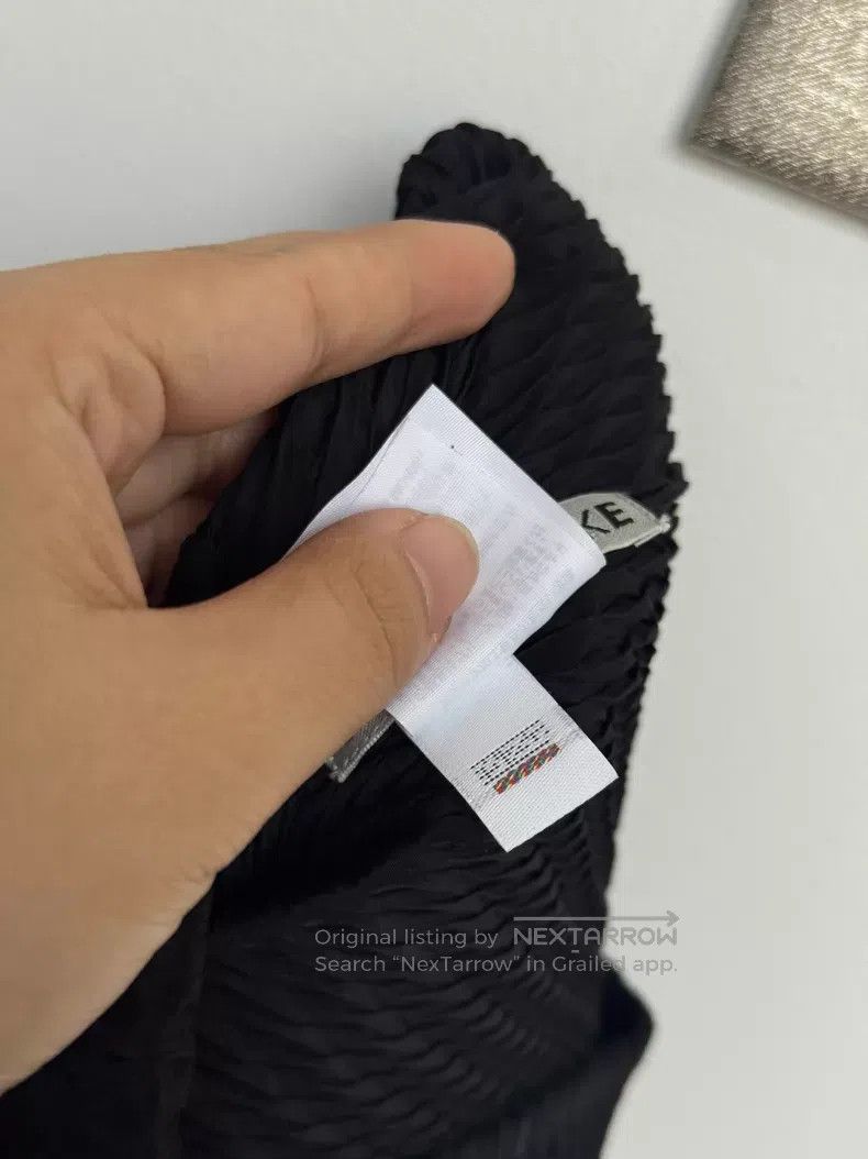 Issey Miyake Issey Miyake Small Fish Scale Long Sleeve Base Top, Black Size S / US 4 / IT 40 - 8 Thumbnail