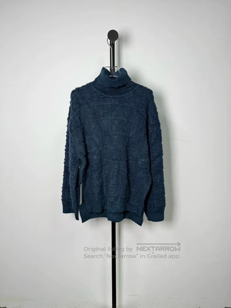 Fendi Fendi Solid stand collar sweater Size XS / US 0-2 / IT 36-38 - 1 Thumbnail