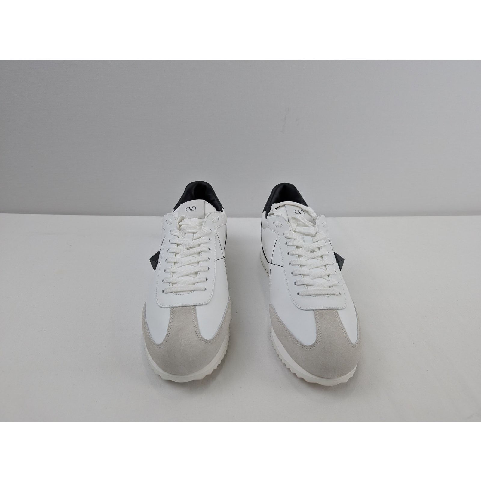 Valentino o1rshd1 Stud-around Sneakers in Leather in White Size US 11 / EU 44 - 10 Thumbnail