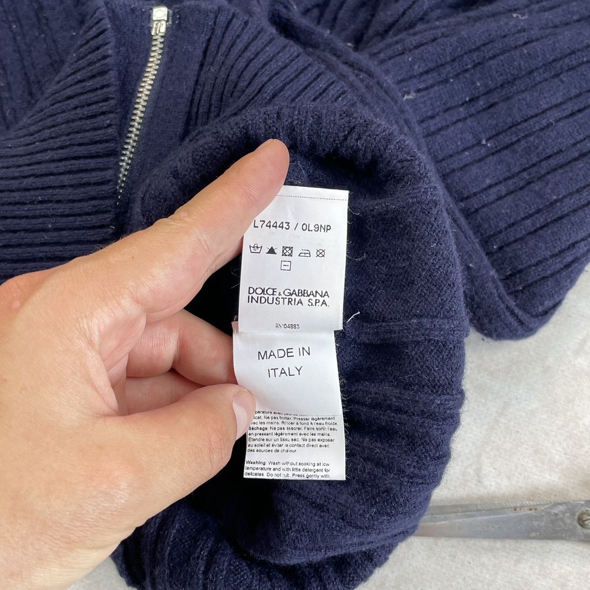Designer × Dolce & Gabbana Dolce & Gabbana Ribbed Knit Cashmere Navy Zip Sweater Size M / US 6-8 / IT 42-44 - 16 Thumbnail