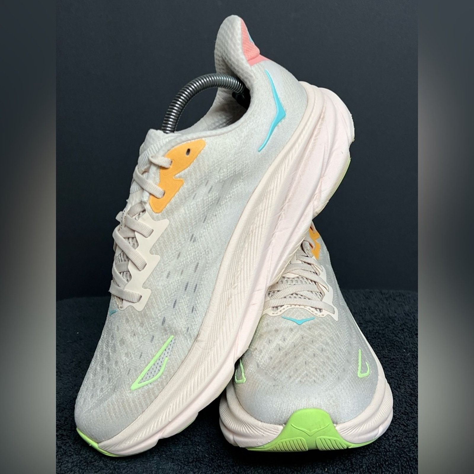 Hoka Hoka Women's Clifton 9 Shoes Vanilla/Astral SIZE 10 D WIDE Size US 10 / IT 40 - 3 Thumbnail