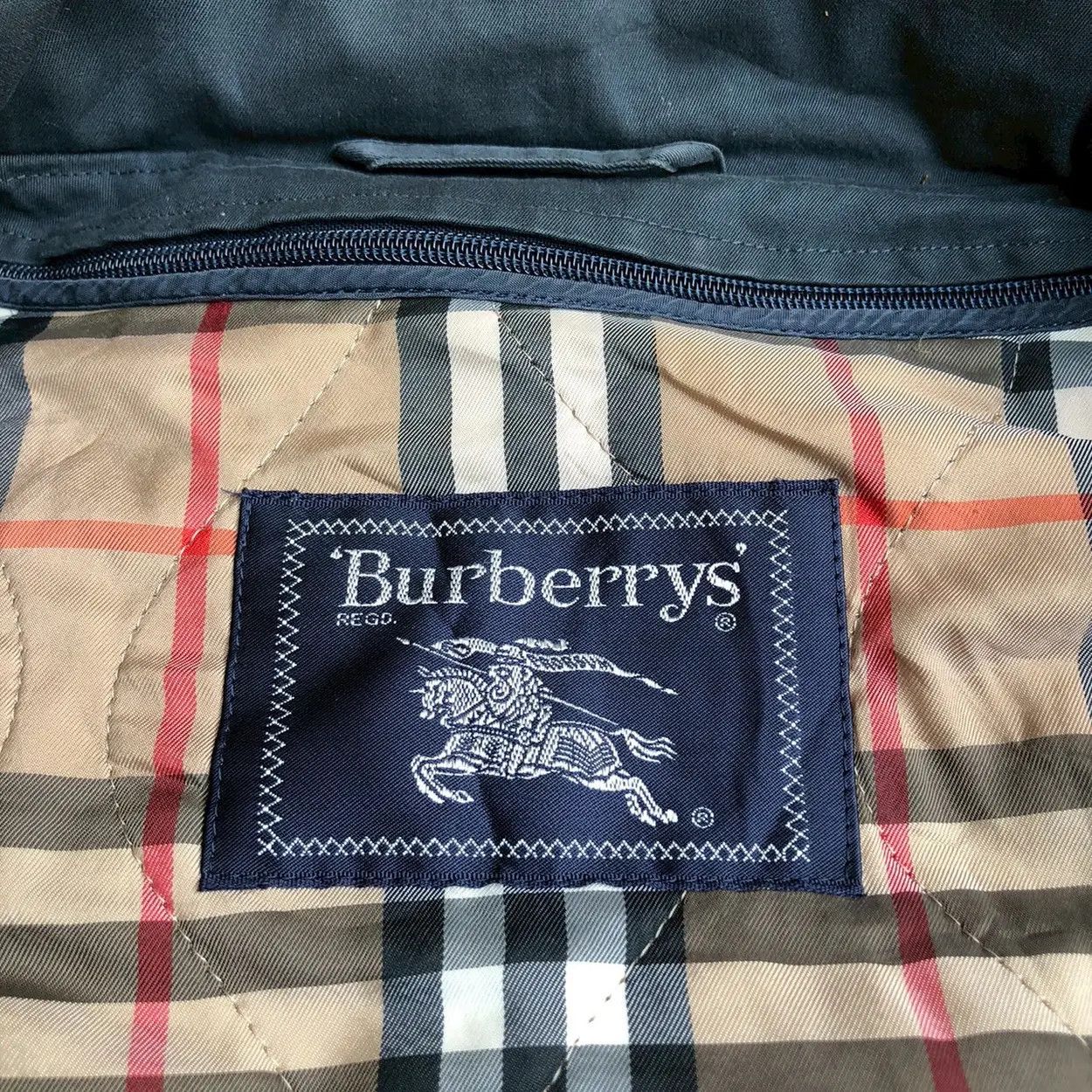 Burberry Burberry’s Vintage Parka with Hidden Hood & Nova Check Liner Size US L / EU 52-54 / 3 - 11 Thumbnail