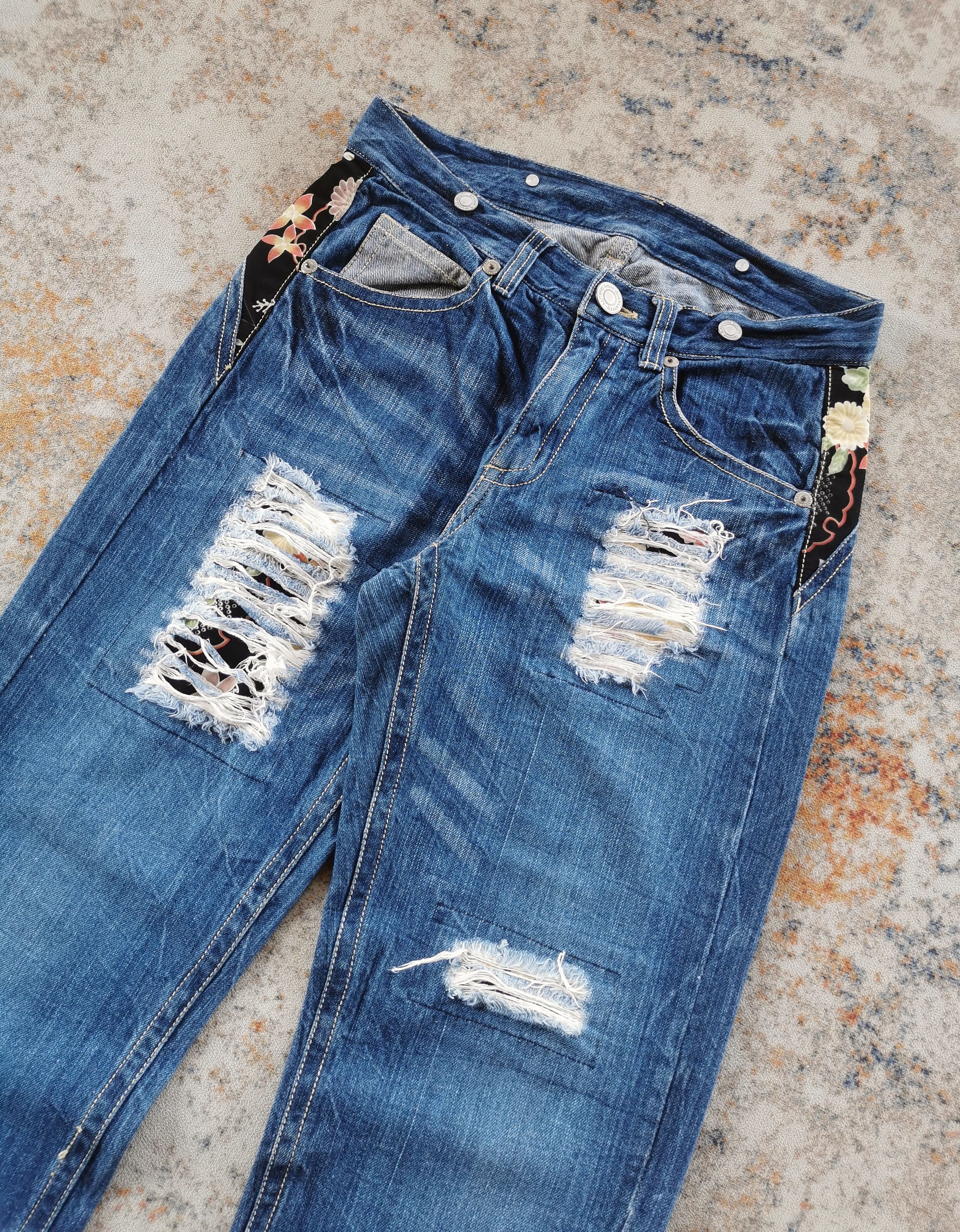 Japanese Brand Distressed Denim Jeans Floral Pattern Waistband Size US 30 / EU 46 - 3 Thumbnail