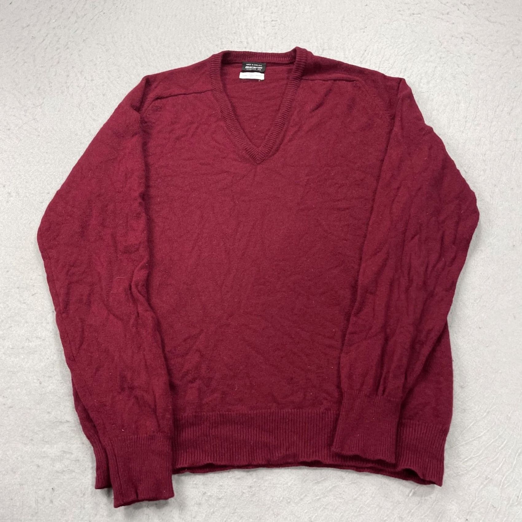 Brooks Brothers VINTAGE Brooks Brothers Sweater Mens 44 Red Wool Knit V-Neck England Pullover Classic Preppy Knits Mens Size US XXL / EU 58 / 5 - 2 Thumbnail