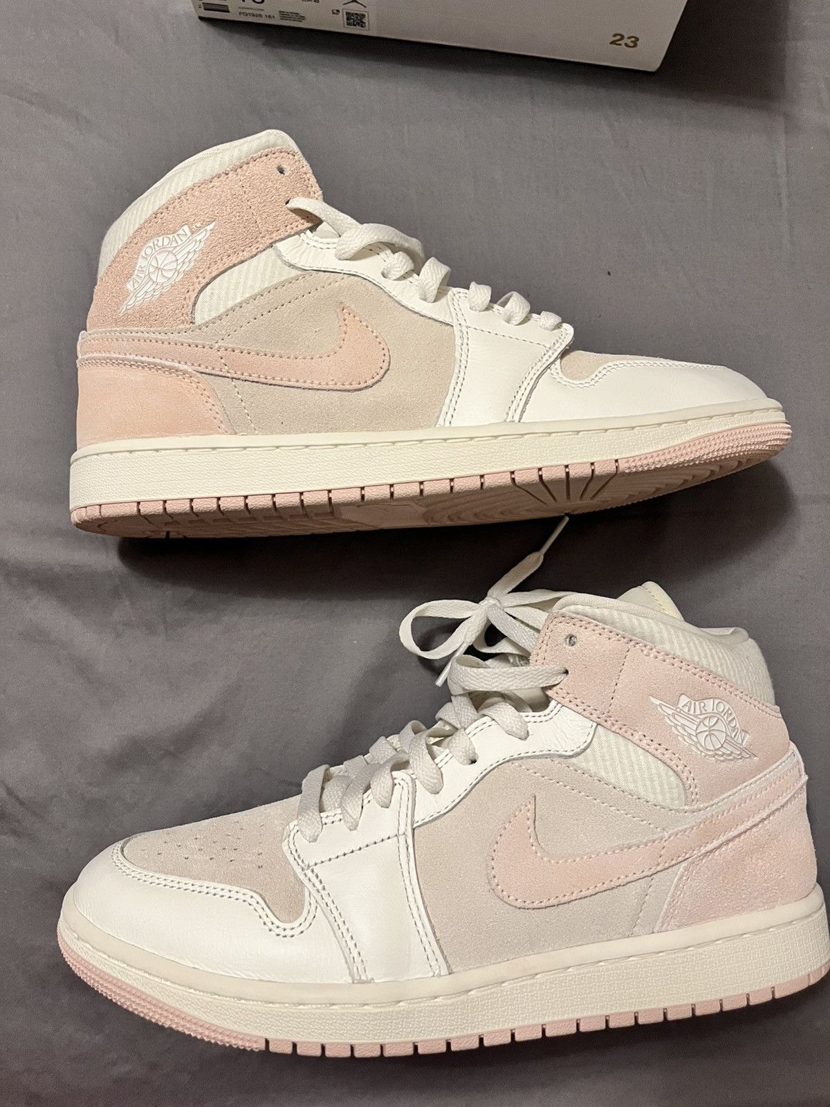 Jordan Brand WMNS AIR JORDAN 1 MID SE Size US 10 / IT 40 - 1 Thumbnail
