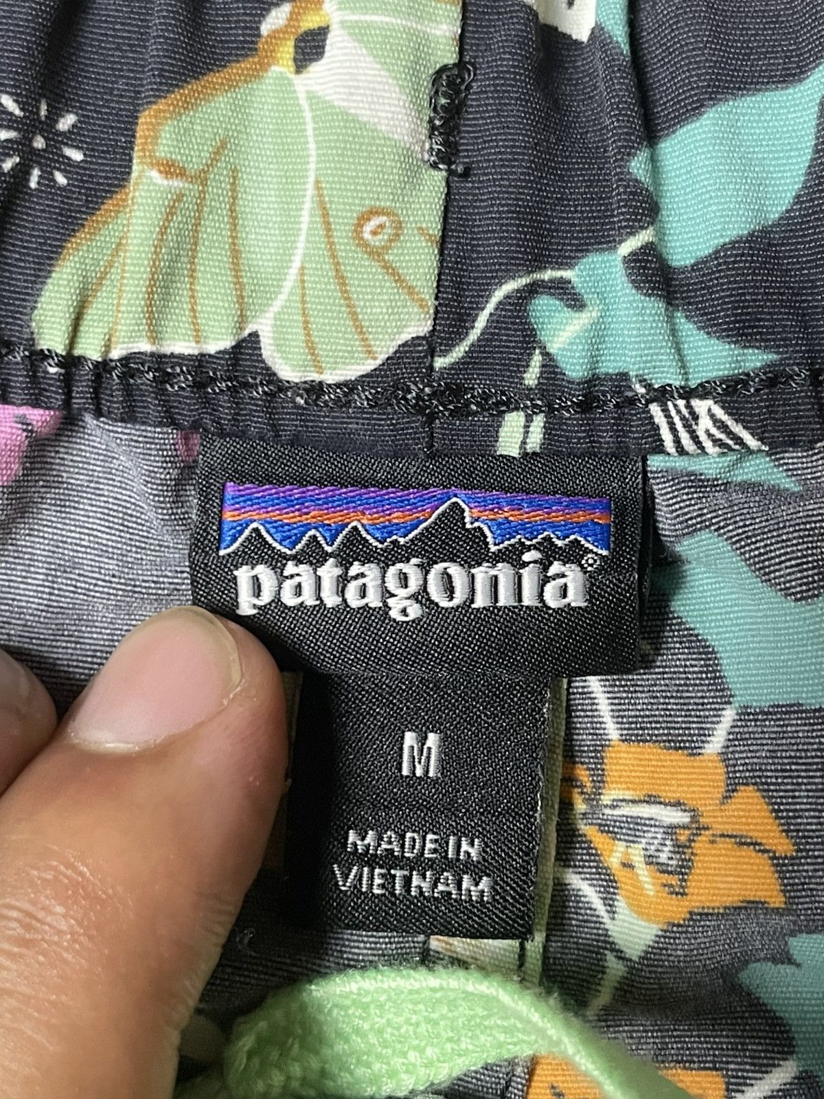 Japanese Brand × Patagonia × Vintage Patagonia Women’s Barely Baggies Shorts (112) Size 28" / US 6 / IT 42 - 5 Thumbnail