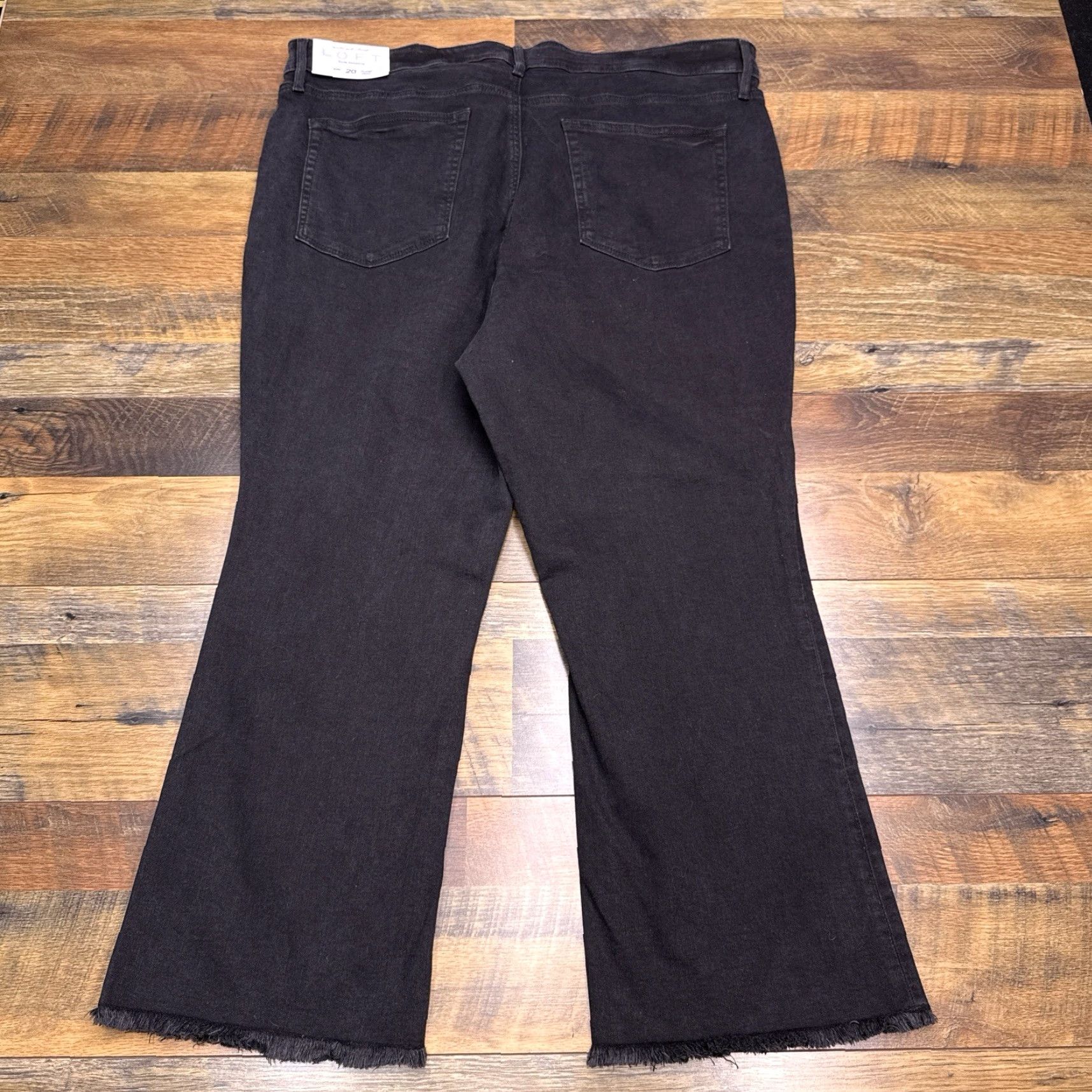 Loft VINTAGE-free Loft Jeans Womens 20 Plus Black High Rise Stretch Frayed Hems New Crop Cropped Denim Jeans LOFT Stretch 5-Pocket Bohemian City Womens Size 42" / US 20 - 3 Thumbnail