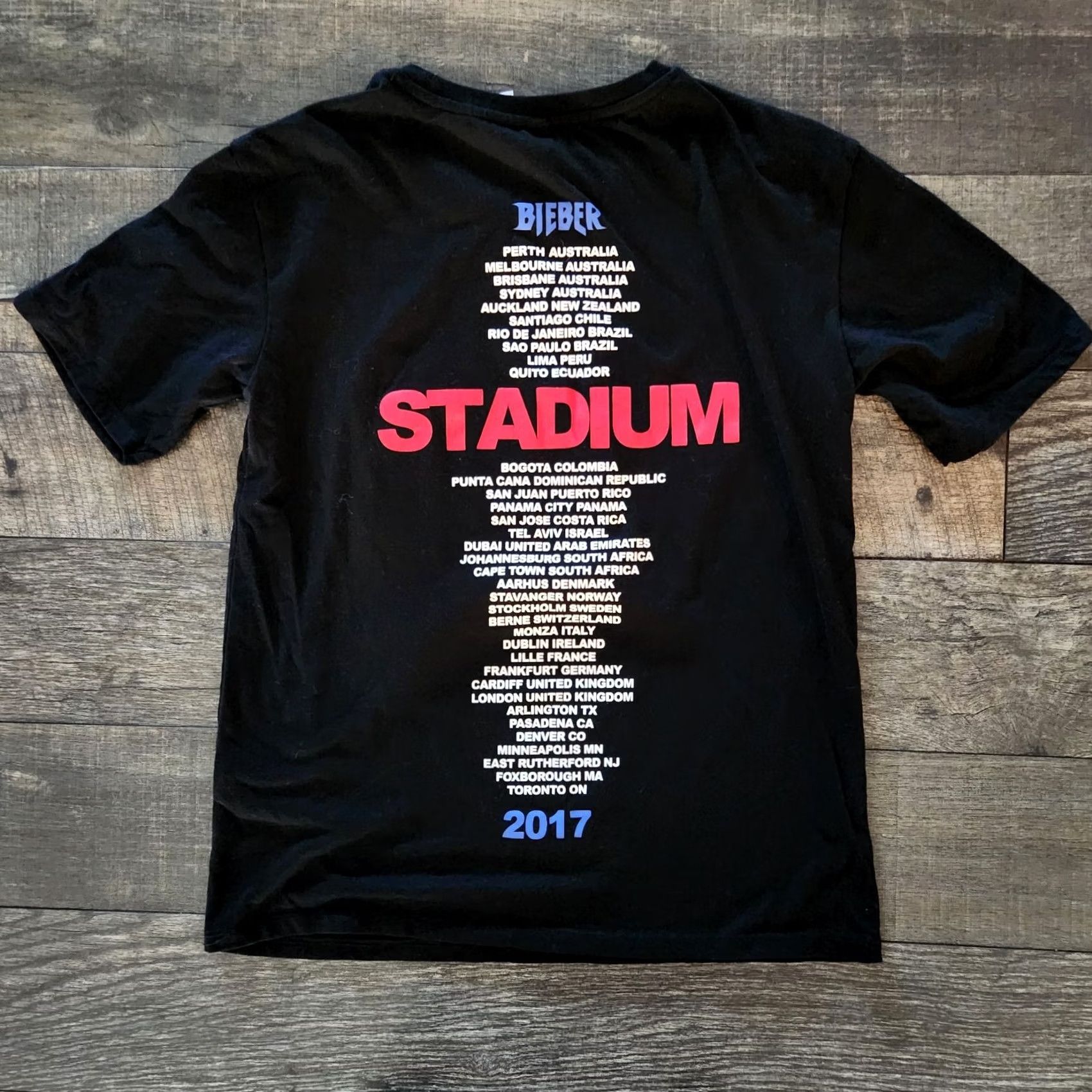 Vintage Justin Bieber Team Bieber Stadium Tour 2017 S Short Sleeve Crew Neck T-Shirt Black Music Size US S / EU 44-46 / 1 - 3 Thumbnail
