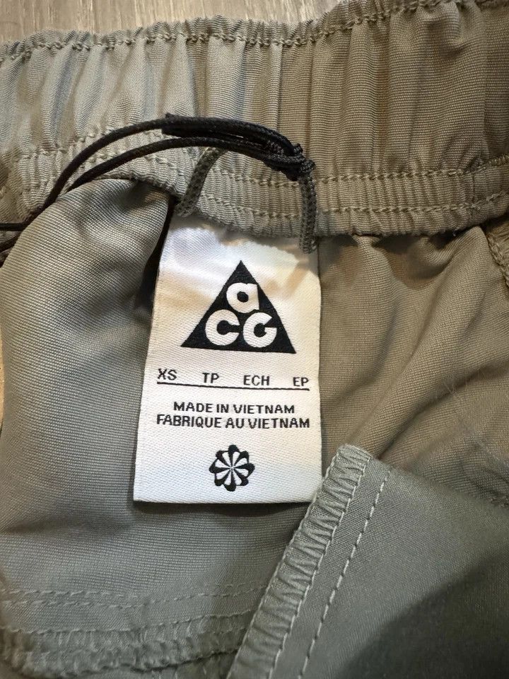 Nike Nike ACG Snowgrass Cargo Trail Shorts Green Hiking Short Size US 26 / EU 42 - 3 Thumbnail
