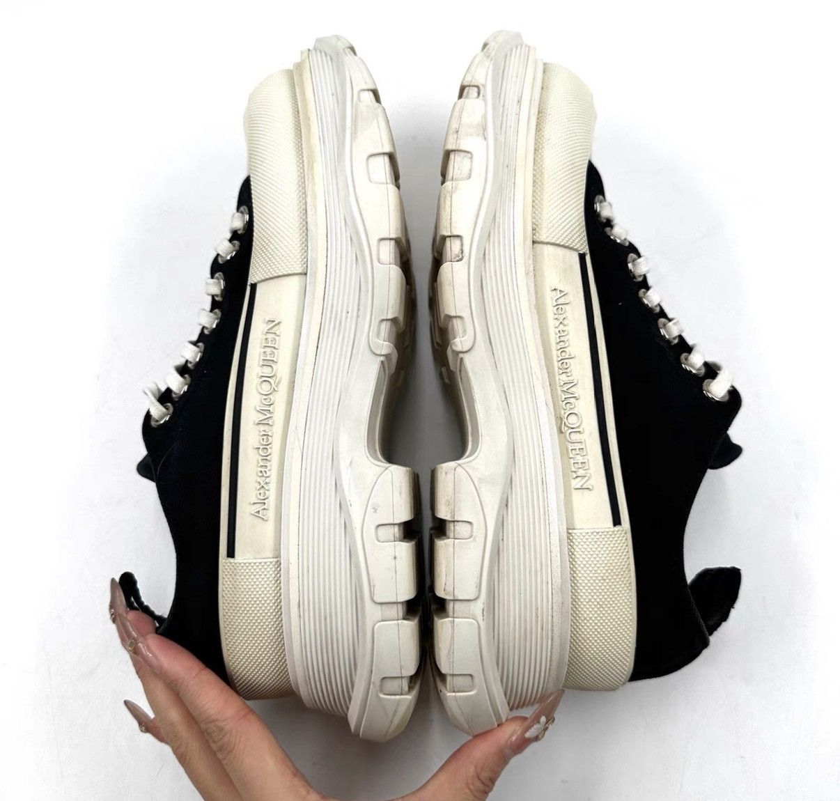 Alexander McQueen Alexander McQueen Tread Slick Black Platform Sneakers K12 Size US 7 / IT 37 - 7 Thumbnail